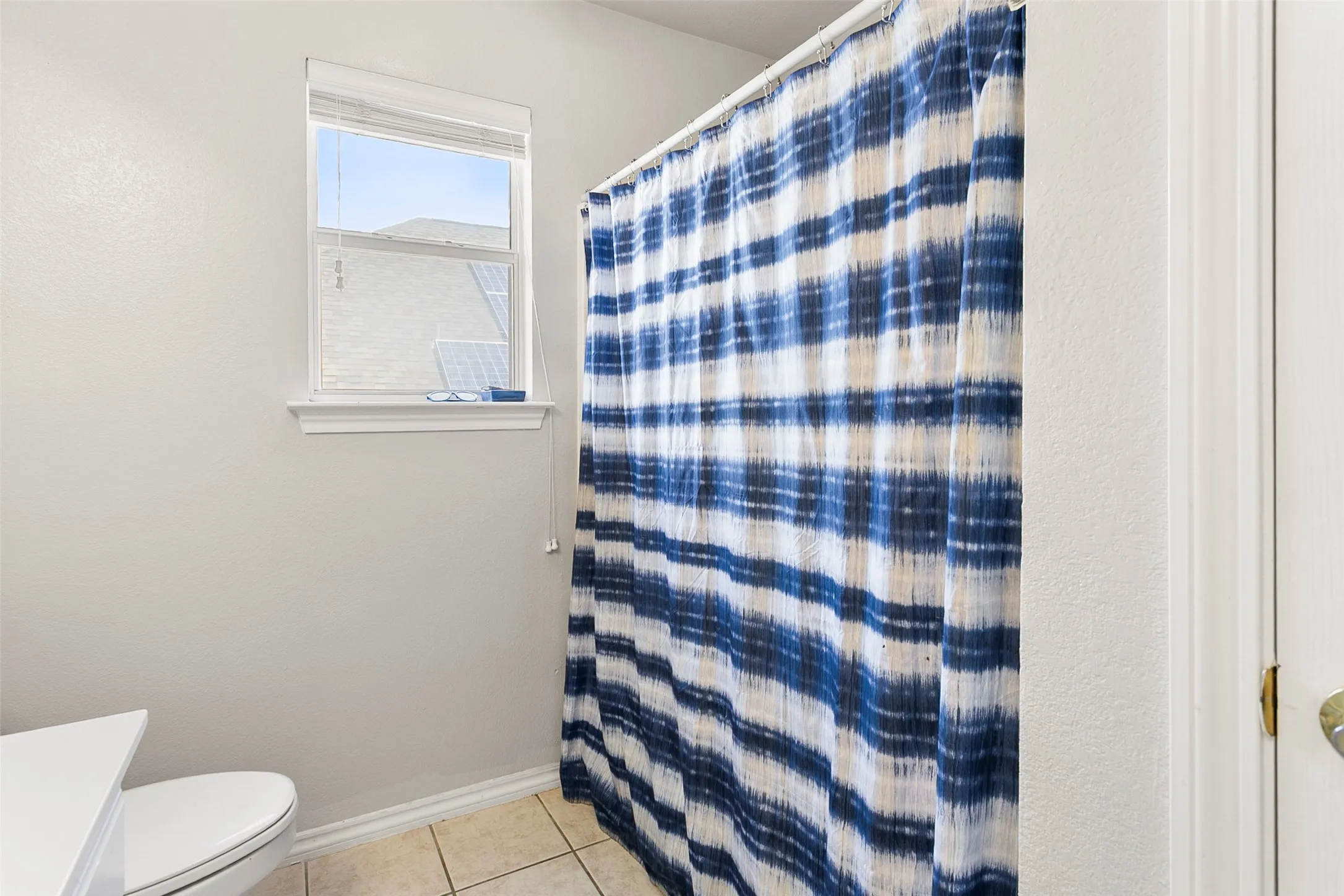 Single Family Residence For Sale in Tarrant County , 8641 Shadow Trace Drive, Fort Worth, Texas 76244, 5 Bedroom, 3 Bathroom, 2 Garage spaces, 3,130 Sqft, built in 2001, mls#21370511, Real Estate Agent in Fort Worth, Homes For Sale in Tarrant county, Homes For Sale in Fort Worth, Realtor in Fort Worth Texas, Real Estate Brokerage Independent Realty Texas, Luminita Cordes Realtor