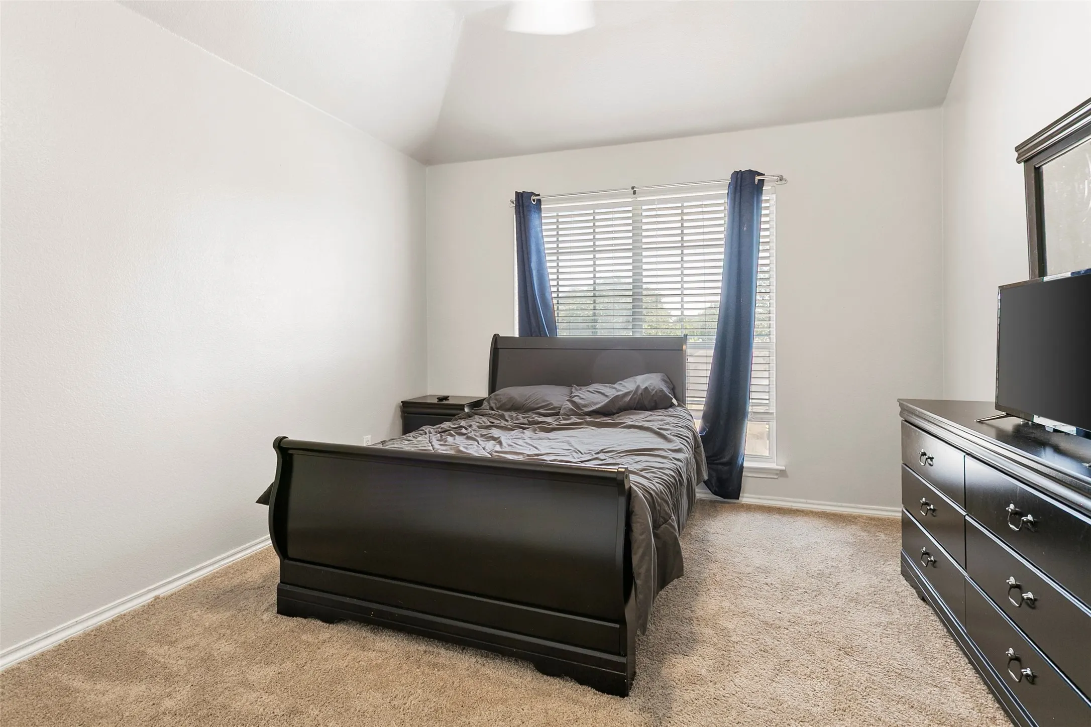 Single Family Residence For Sale in Tarrant County , 8641 Shadow Trace Drive, Fort Worth, Texas 76244, 5 Bedroom, 3 Bathroom, 2 Garage spaces, 3,130 Sqft, built in 2001, mls#21370511, Real Estate Agent in Fort Worth, Homes For Sale in Tarrant county, Homes For Sale in Fort Worth, Realtor in Fort Worth Texas, Real Estate Brokerage Independent Realty Texas, Luminita Cordes Realtor