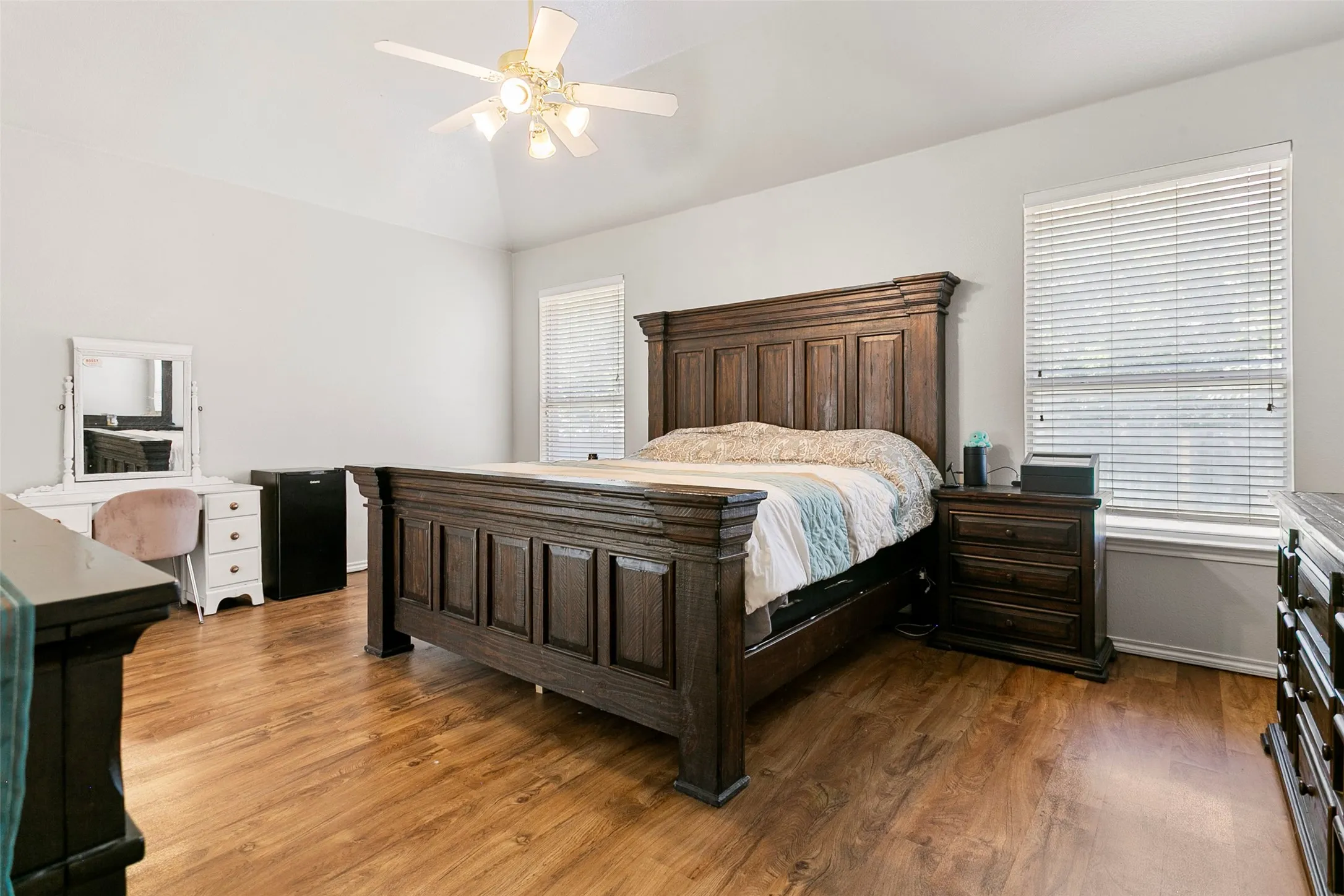 Single Family Residence For Sale in Tarrant County , 8641 Shadow Trace Drive, Fort Worth, Texas 76244, 5 Bedroom, 3 Bathroom, 2 Garage spaces, 3,130 Sqft, built in 2001, mls#21370511, Real Estate Agent in Fort Worth, Homes For Sale in Tarrant county, Homes For Sale in Fort Worth, Realtor in Fort Worth Texas, Real Estate Brokerage Independent Realty Texas, Luminita Cordes Realtor