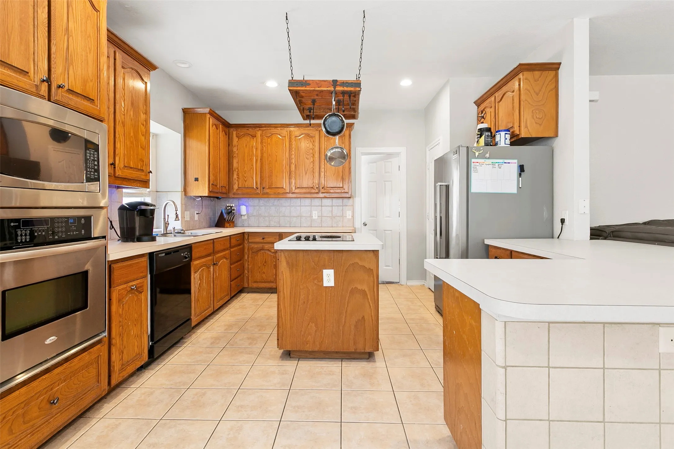 Single Family Residence For Sale in Tarrant County , 8641 Shadow Trace Drive, Fort Worth, Texas 76244, 5 Bedroom, 3 Bathroom, 2 Garage spaces, 3,130 Sqft, built in 2001, mls#21370511, Real Estate Agent in Fort Worth, Homes For Sale in Tarrant county, Homes For Sale in Fort Worth, Realtor in Fort Worth Texas, Real Estate Brokerage Independent Realty Texas, Luminita Cordes Realtor
