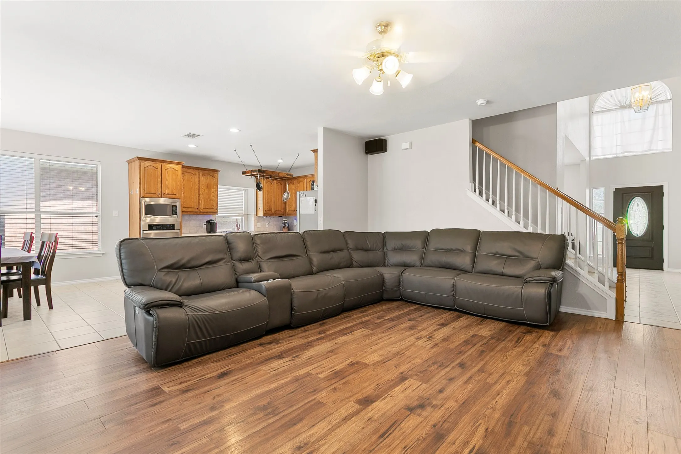 Single Family Residence For Sale in Tarrant County , 8641 Shadow Trace Drive, Fort Worth, Texas 76244, 5 Bedroom, 3 Bathroom, 2 Garage spaces, 3,130 Sqft, built in 2001, mls#21370511, Real Estate Agent in Fort Worth, Homes For Sale in Tarrant county, Homes For Sale in Fort Worth, Realtor in Fort Worth Texas, Real Estate Brokerage Independent Realty Texas, Luminita Cordes Realtor