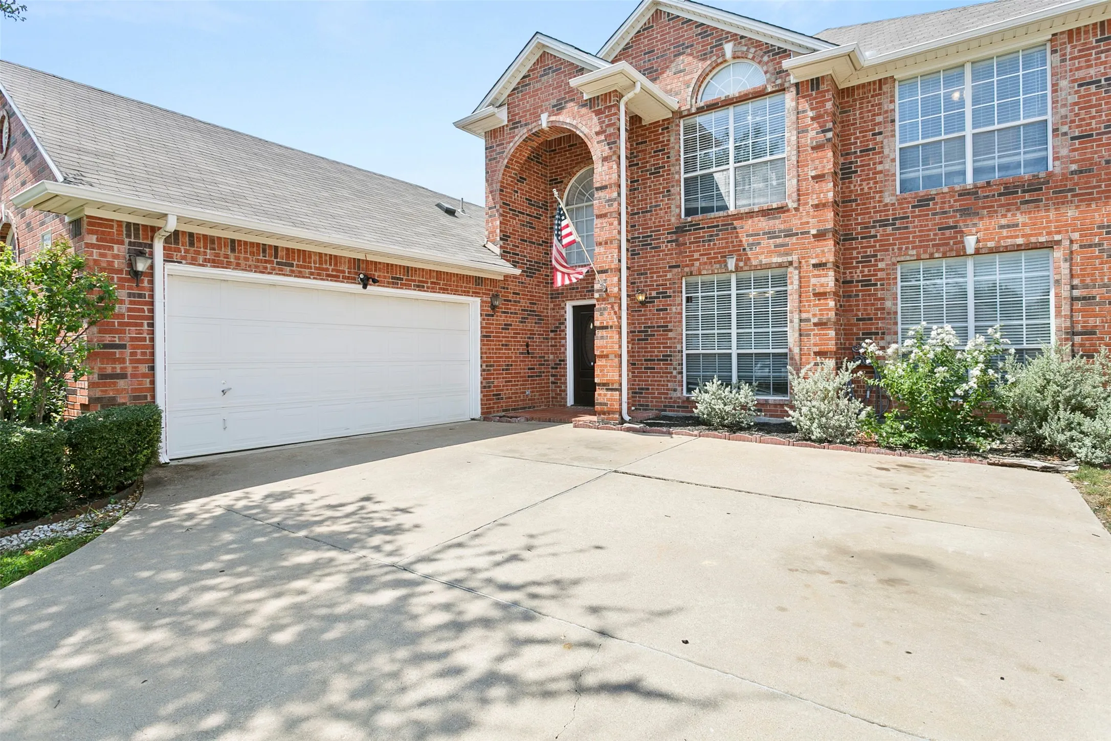 Single Family Residence For Sale in Tarrant County , 8641 Shadow Trace Drive, Fort Worth, Texas 76244, 5 Bedroom, 3 Bathroom, 2 Garage spaces, 3,130 Sqft, built in 2001, mls#21370511, Real Estate Agent in Fort Worth, Homes For Sale in Tarrant county, Homes For Sale in Fort Worth, Realtor in Fort Worth Texas, Real Estate Brokerage Independent Realty Texas, Luminita Cordes Realtor