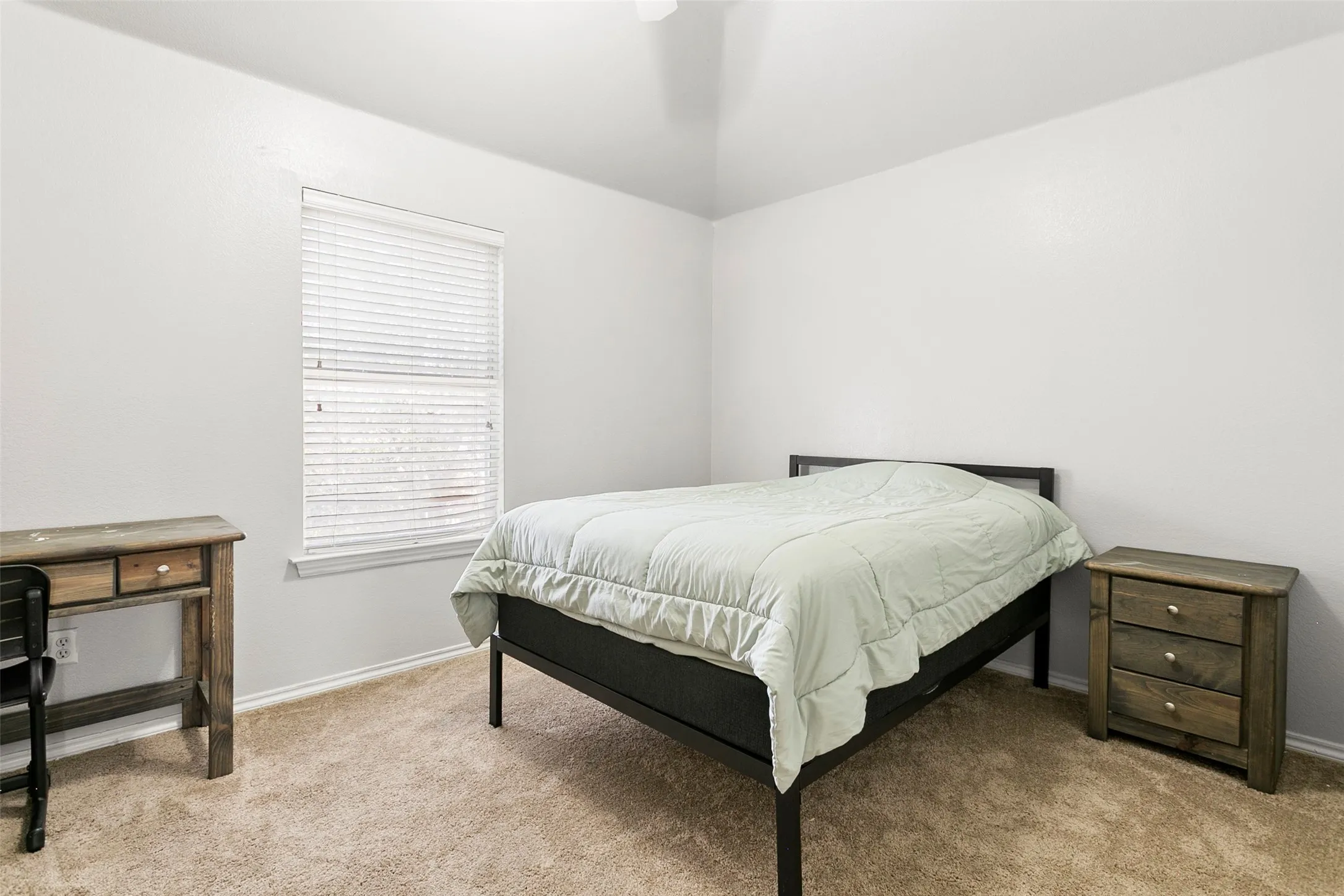 Single Family Residence For Sale in Tarrant County , 8641 Shadow Trace Drive, Fort Worth, Texas 76244, 5 Bedroom, 3 Bathroom, 2 Garage spaces, 3,130 Sqft, built in 2001, mls#21370511, Real Estate Agent in Fort Worth, Homes For Sale in Tarrant county, Homes For Sale in Fort Worth, Realtor in Fort Worth Texas, Real Estate Brokerage Independent Realty Texas, Luminita Cordes Realtor
