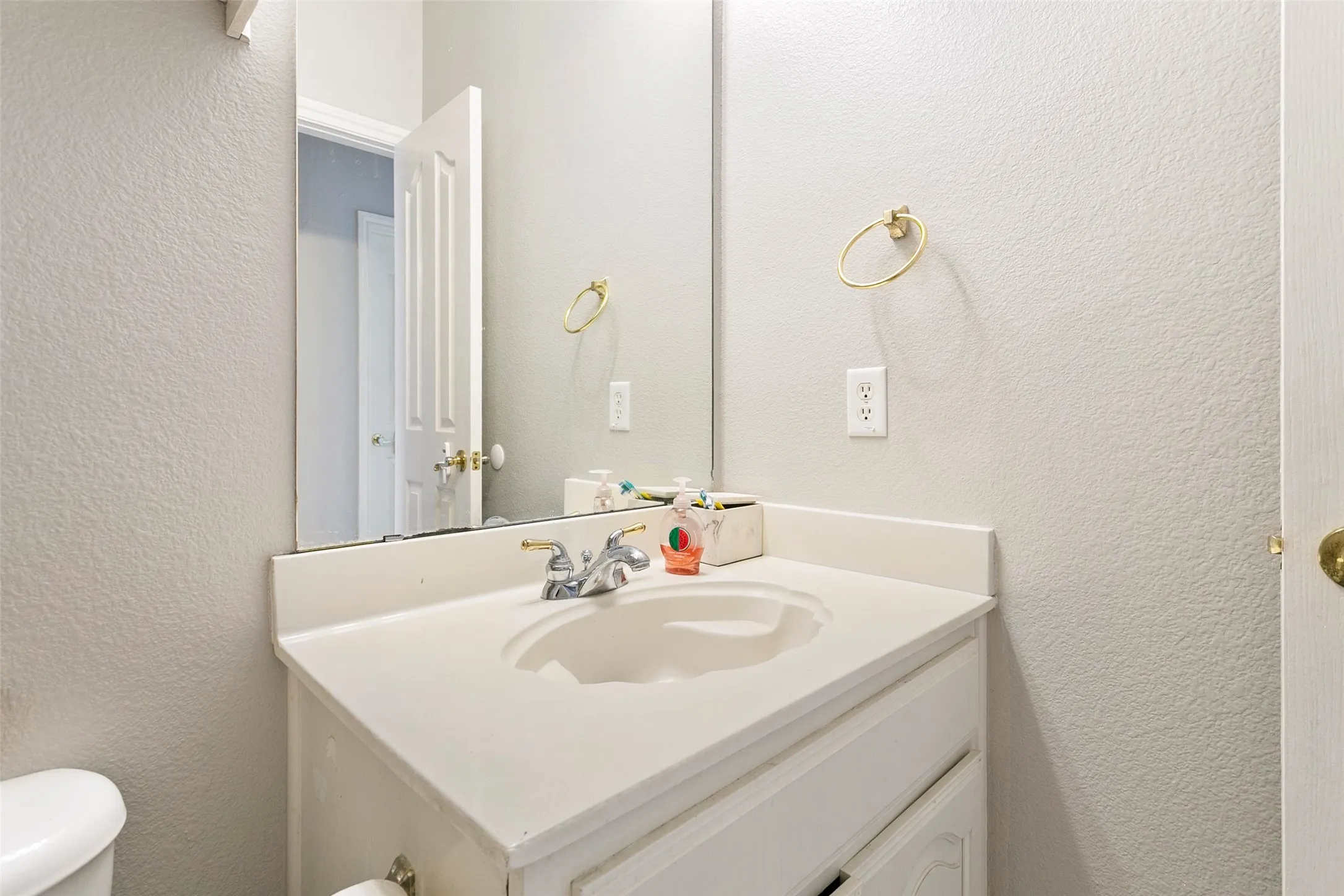 Single Family Residence For Sale in Tarrant County , 8641 Shadow Trace Drive, Fort Worth, Texas 76244, 5 Bedroom, 3 Bathroom, 2 Garage spaces, 3,130 Sqft, built in 2001, mls#21370511, Real Estate Agent in Fort Worth, Homes For Sale in Tarrant county, Homes For Sale in Fort Worth, Realtor in Fort Worth Texas, Real Estate Brokerage Independent Realty Texas, Luminita Cordes Realtor