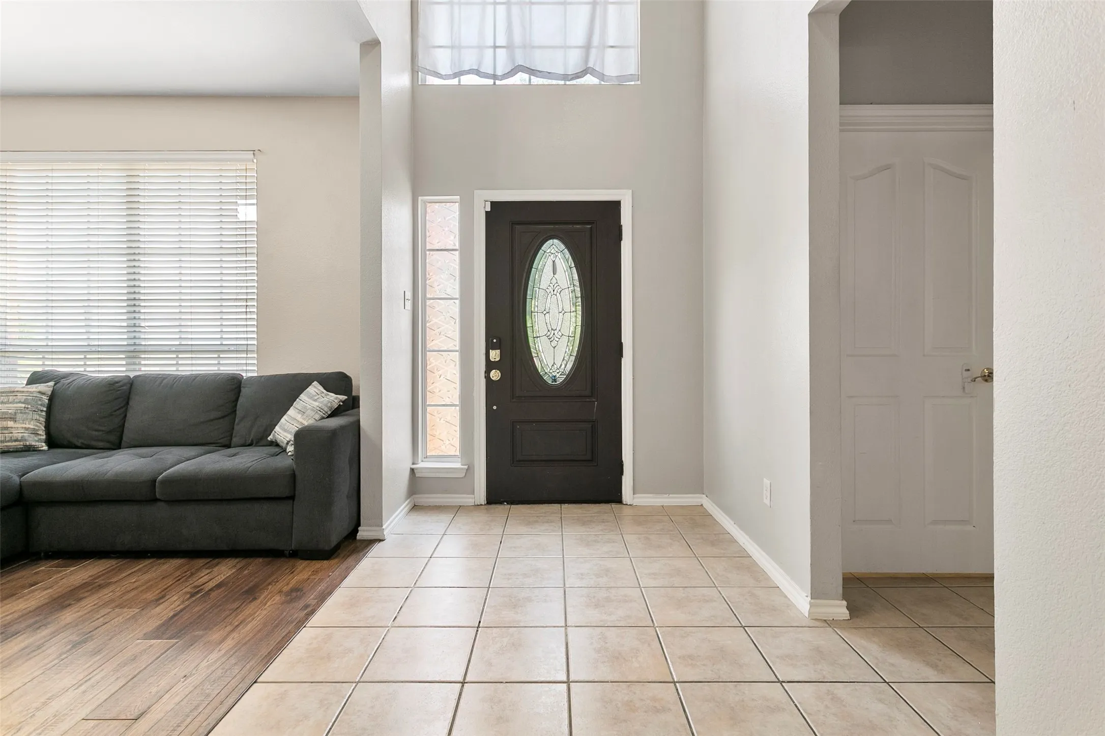 Single Family Residence For Sale in Tarrant County , 8641 Shadow Trace Drive, Fort Worth, Texas 76244, 5 Bedroom, 3 Bathroom, 2 Garage spaces, 3,130 Sqft, built in 2001, mls#21370511, Real Estate Agent in Fort Worth, Homes For Sale in Tarrant county, Homes For Sale in Fort Worth, Realtor in Fort Worth Texas, Real Estate Brokerage Independent Realty Texas, Luminita Cordes Realtor