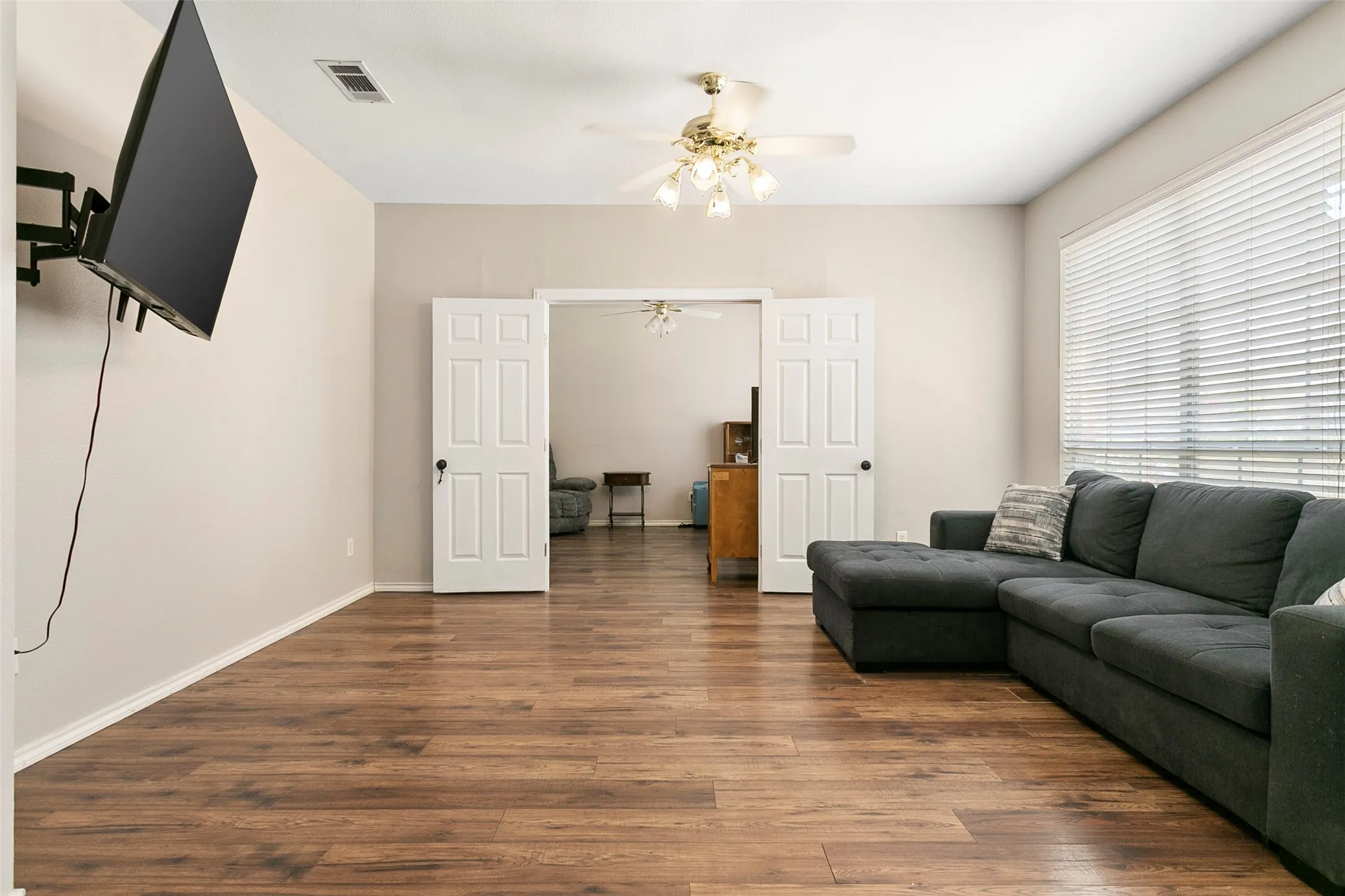 Single Family Residence For Sale in Tarrant County , 8641 Shadow Trace Drive, Fort Worth, Texas 76244, 5 Bedroom, 3 Bathroom, 2 Garage spaces, 3,130 Sqft, built in 2001, mls#21370511, Real Estate Agent in Fort Worth, Homes For Sale in Tarrant county, Homes For Sale in Fort Worth, Realtor in Fort Worth Texas, Real Estate Brokerage Independent Realty Texas, Luminita Cordes Realtor
