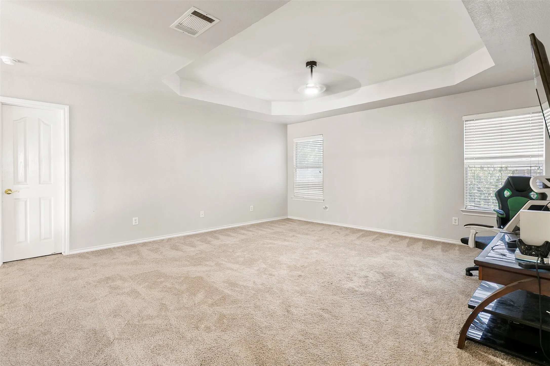 Single Family Residence For Sale in Tarrant County , 8641 Shadow Trace Drive, Fort Worth, Texas 76244, 5 Bedroom, 3 Bathroom, 2 Garage spaces, 3,130 Sqft, built in 2001, mls#21370511, Real Estate Agent in Fort Worth, Homes For Sale in Tarrant county, Homes For Sale in Fort Worth, Realtor in Fort Worth Texas, Real Estate Brokerage Independent Realty Texas, Luminita Cordes Realtor