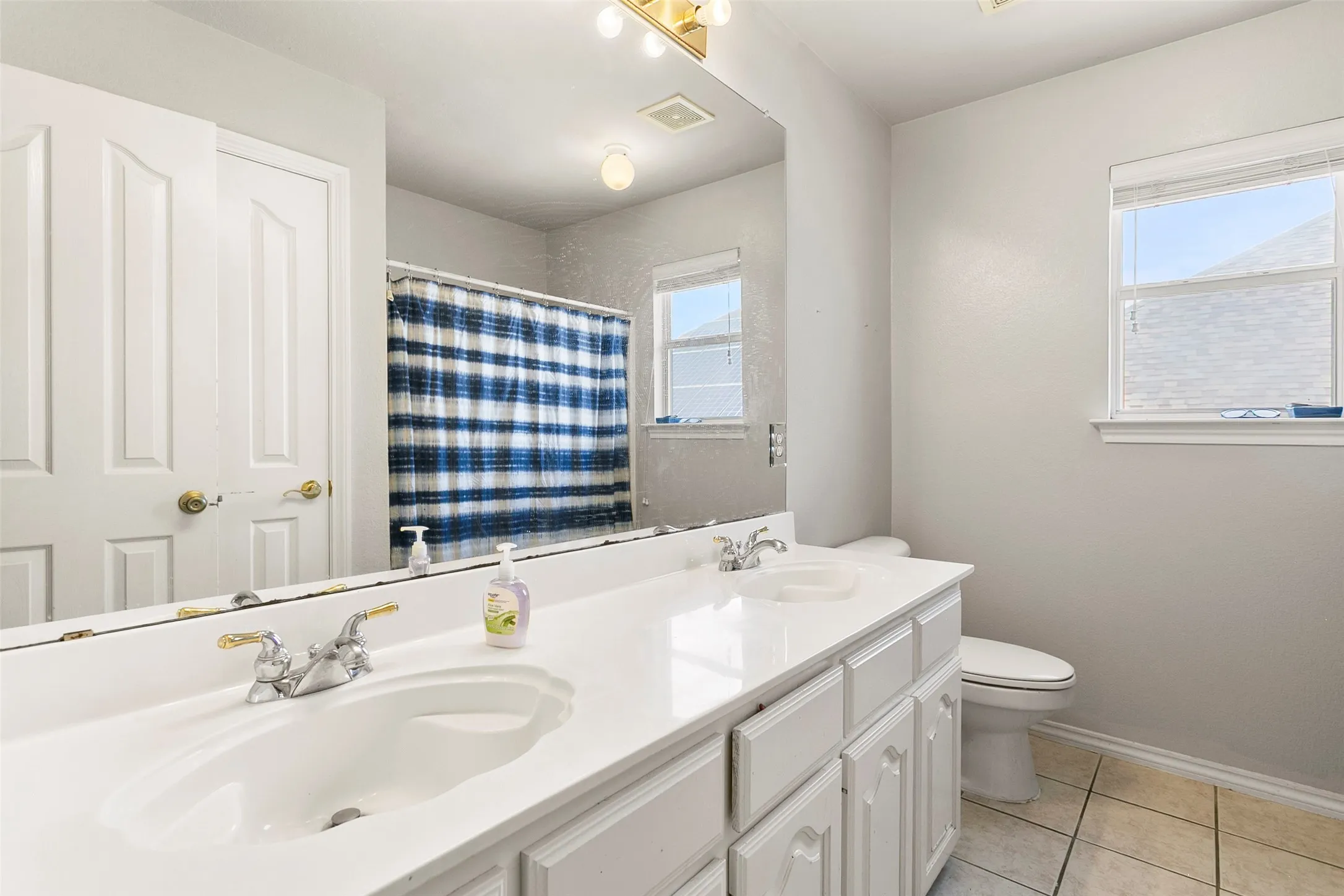 Single Family Residence For Sale in Tarrant County , 8641 Shadow Trace Drive, Fort Worth, Texas 76244, 5 Bedroom, 3 Bathroom, 2 Garage spaces, 3,130 Sqft, built in 2001, mls#21370511, Real Estate Agent in Fort Worth, Homes For Sale in Tarrant county, Homes For Sale in Fort Worth, Realtor in Fort Worth Texas, Real Estate Brokerage Independent Realty Texas, Luminita Cordes Realtor