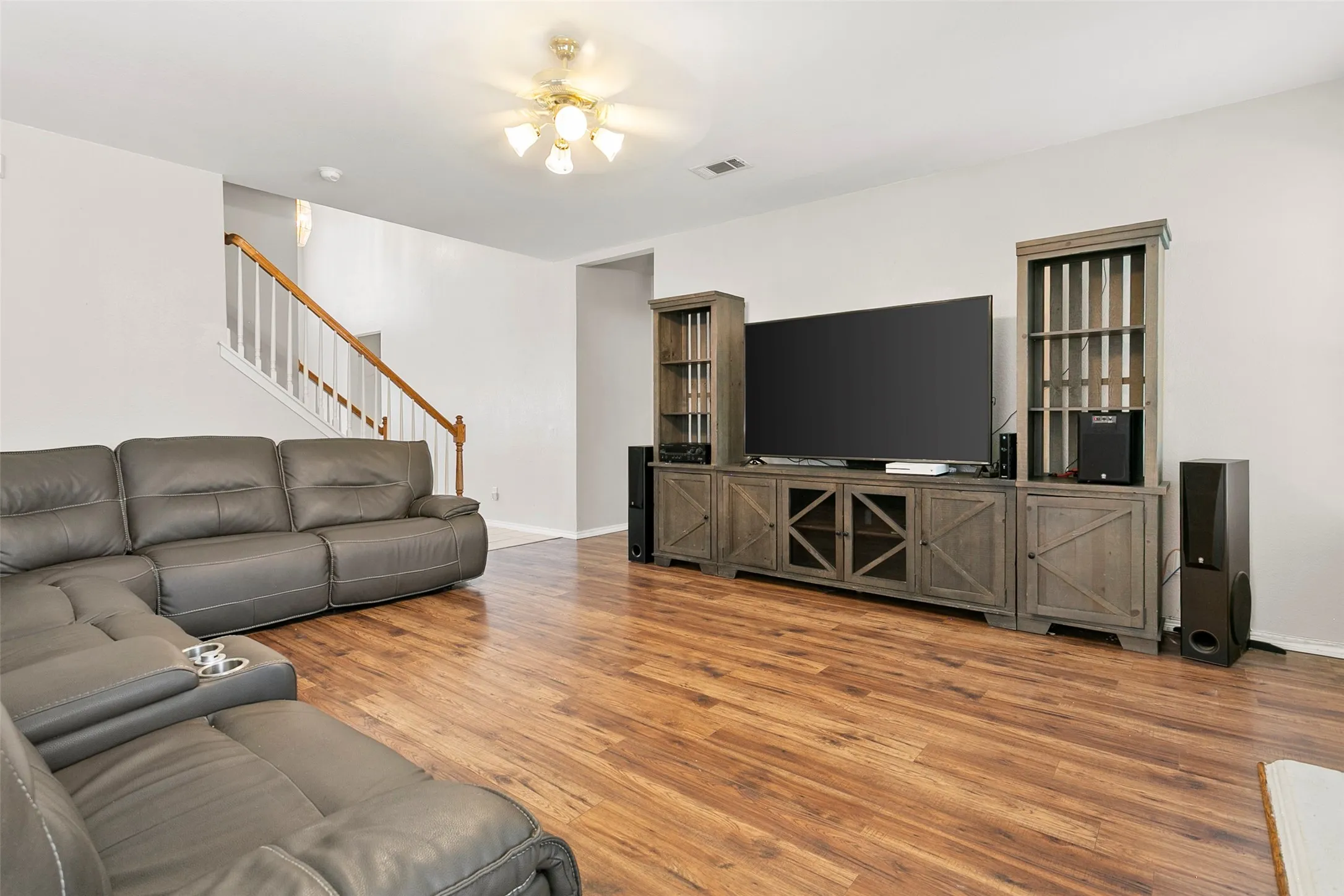 Single Family Residence For Sale in Tarrant County , 8641 Shadow Trace Drive, Fort Worth, Texas 76244, 5 Bedroom, 3 Bathroom, 2 Garage spaces, 3,130 Sqft, built in 2001, mls#21370511, Real Estate Agent in Fort Worth, Homes For Sale in Tarrant county, Homes For Sale in Fort Worth, Realtor in Fort Worth Texas, Real Estate Brokerage Independent Realty Texas, Luminita Cordes Realtor