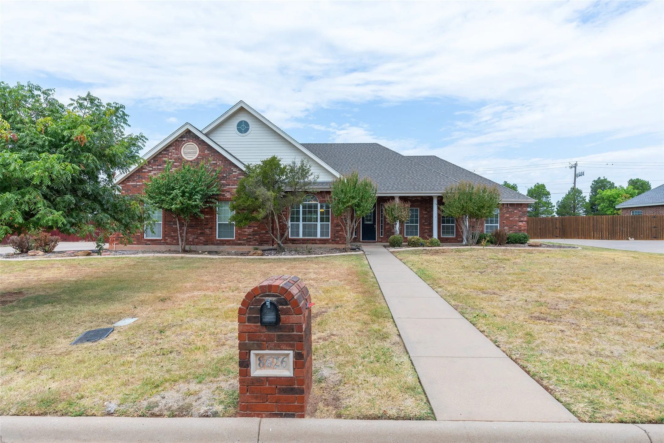 Single Family Residence For Sale in Taylor County , 8626 Ranch Road, Abilene, Texas 79602, 4 Bedroom, 2 Bathroom, 2 Garage spaces, 2,245 Sqft, built in 2004, mls#21371634, Real Estate Agent in Abilene, Homes For Sale in Taylor county, Homes For Sale in Abilene, Realtor in Abilene Texas, Real Estate Brokerage Independent Realty Texas, Luminita Cordes Realtor