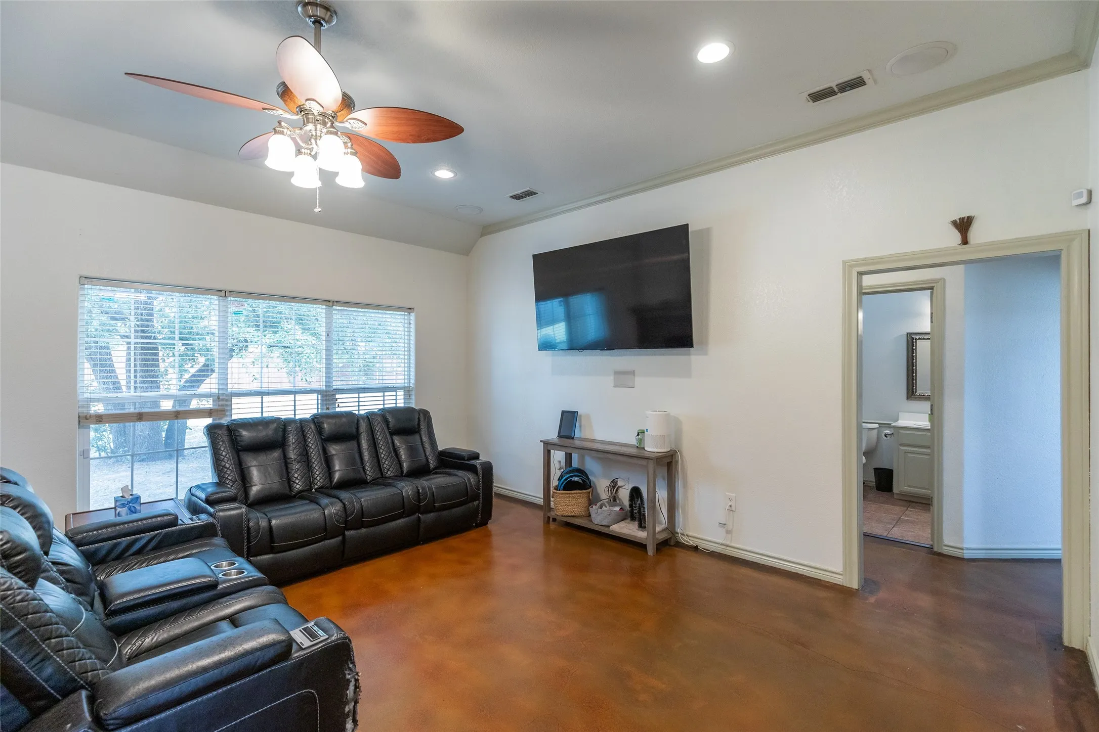 Single Family Residence For Sale in Taylor County , 8626 Ranch Road, Abilene, Texas 79602, 4 Bedroom, 2 Bathroom, 2 Garage spaces, 2,245 Sqft, built in 2004, mls#21371634, Real Estate Agent in Abilene, Homes For Sale in Taylor county, Homes For Sale in Abilene, Realtor in Abilene Texas, Real Estate Brokerage Independent Realty Texas, Luminita Cordes Realtor