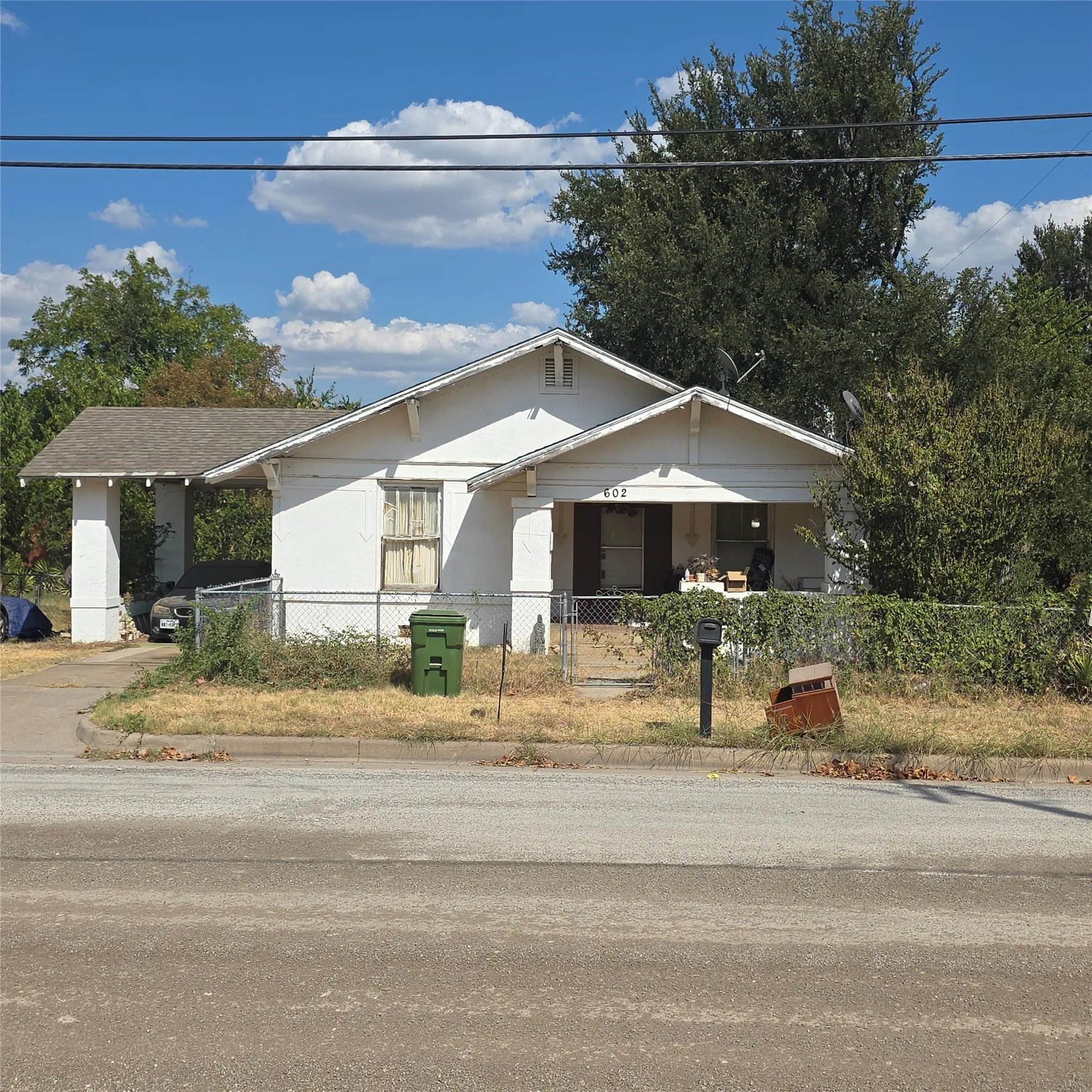 Single Family Residence For Sale in Palo Pinto County , 602 NW 4th Avenue, Mineral Wells, Texas 76067, 2 Bedroom, 1 Bathroom, Garage spaces, 2,141 Sqft, built in 1920, mls#21372105, Real Estate Agent in Mineral Wells, Homes For Sale in Palo Pinto county, Homes For Sale in Mineral Wells, Realtor in Mineral Wells Texas, Real Estate Brokerage Independent Realty Texas, Luminita Cordes Realtor
