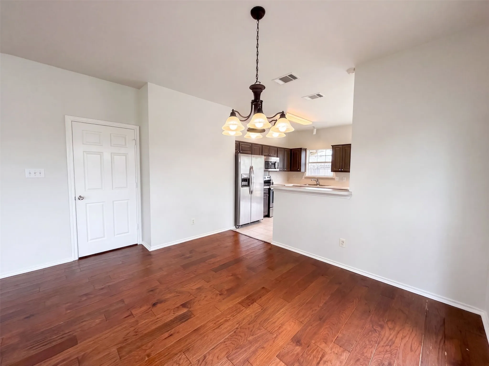 Single Family Residence For Sale in Denton County , 1406 Di Orio Drive, Lewisville, Texas 75067, 3 Bedroom, 2 Bathroom, 2 Garage spaces, 1,450 Sqft, built in 1998, mls#21372104, Real Estate Agent in Lewisville, Homes For Sale in Denton county, Homes For Sale in Lewisville, Realtor in Lewisville Texas, Real Estate Brokerage Independent Realty Texas, Luminita Cordes Realtor