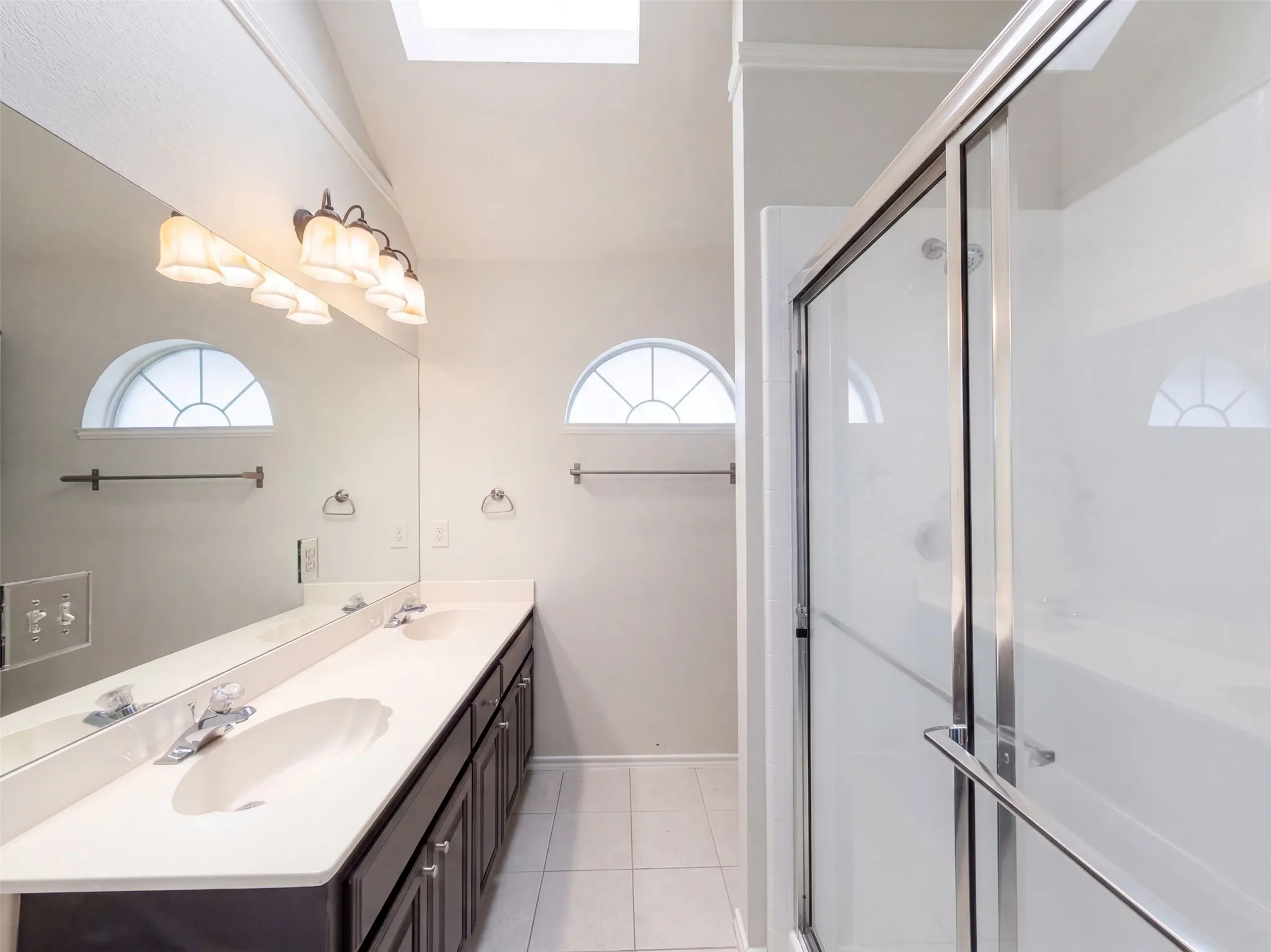 Single Family Residence For Sale in Denton County , 1406 Di Orio Drive, Lewisville, Texas 75067, 3 Bedroom, 2 Bathroom, 2 Garage spaces, 1,450 Sqft, built in 1998, mls#21372104, Real Estate Agent in Lewisville, Homes For Sale in Denton county, Homes For Sale in Lewisville, Realtor in Lewisville Texas, Real Estate Brokerage Independent Realty Texas, Luminita Cordes Realtor