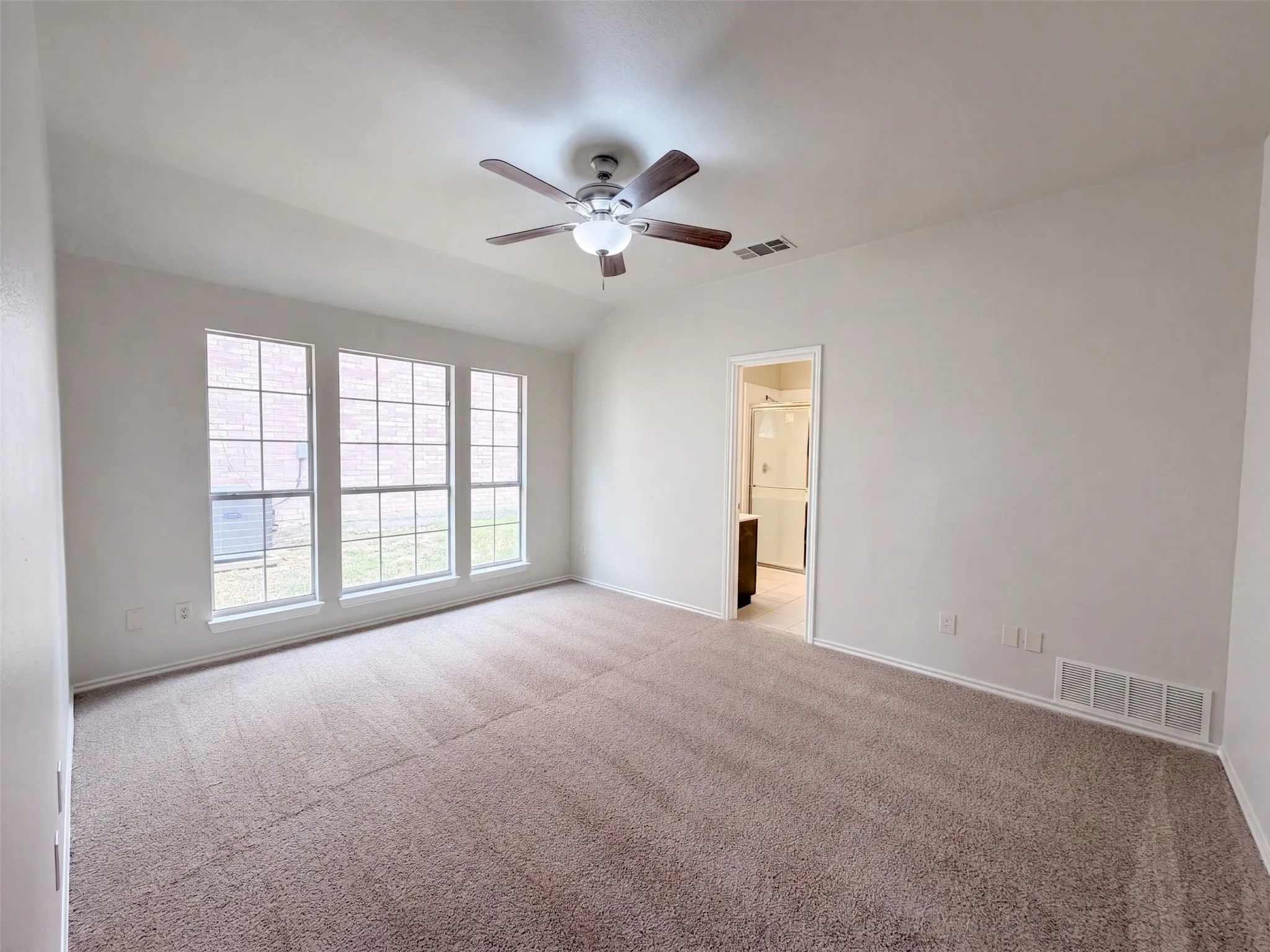 Single Family Residence For Sale in Denton County , 1406 Di Orio Drive, Lewisville, Texas 75067, 3 Bedroom, 2 Bathroom, 2 Garage spaces, 1,450 Sqft, built in 1998, mls#21372104, Real Estate Agent in Lewisville, Homes For Sale in Denton county, Homes For Sale in Lewisville, Realtor in Lewisville Texas, Real Estate Brokerage Independent Realty Texas, Luminita Cordes Realtor