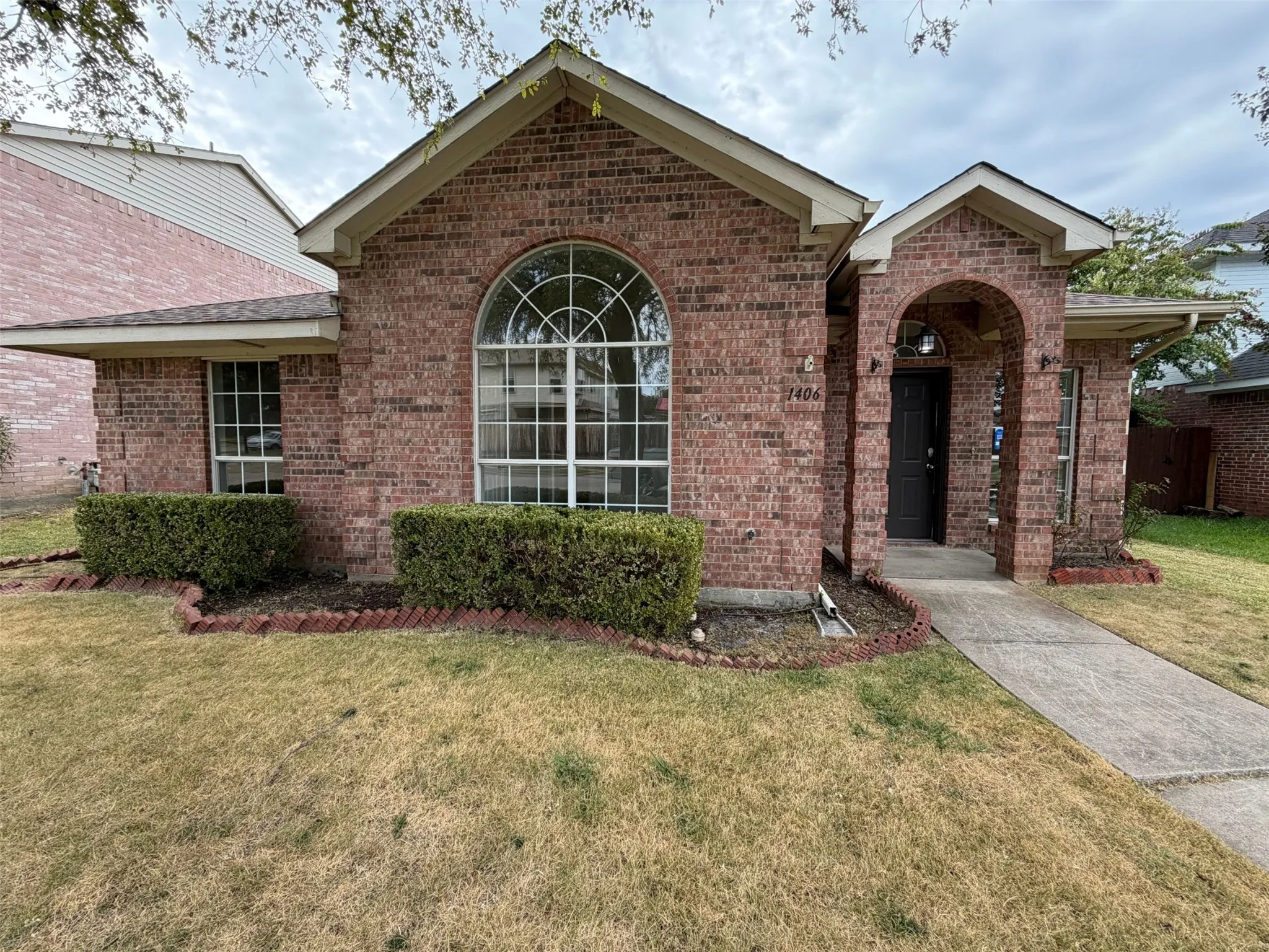Single Family Residence For Sale in Denton County , 1406 Di Orio Drive, Lewisville, Texas 75067, 3 Bedroom, 2 Bathroom, 2 Garage spaces, 1,450 Sqft, built in 1998, mls#21372104, Real Estate Agent in Lewisville, Homes For Sale in Denton county, Homes For Sale in Lewisville, Realtor in Lewisville Texas, Real Estate Brokerage Independent Realty Texas, Luminita Cordes Realtor