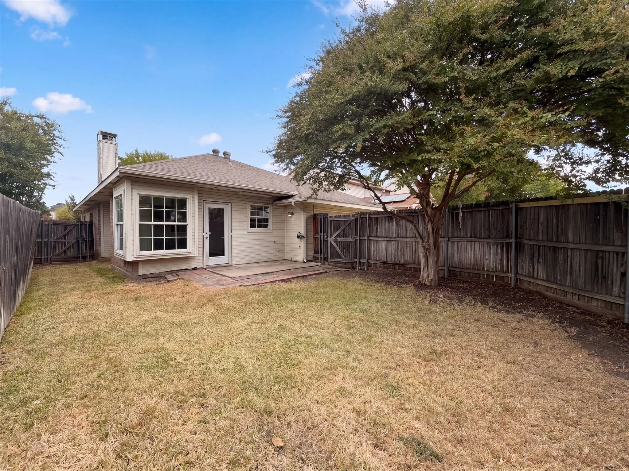 Single Family Residence For Sale in Denton County , 1406 Di Orio Drive, Lewisville, Texas 75067, 3 Bedroom, 2 Bathroom, 2 Garage spaces, 1,450 Sqft, built in 1998, mls#21372104, Real Estate Agent in Lewisville, Homes For Sale in Denton county, Homes For Sale in Lewisville, Realtor in Lewisville Texas, Real Estate Brokerage Independent Realty Texas, Luminita Cordes Realtor