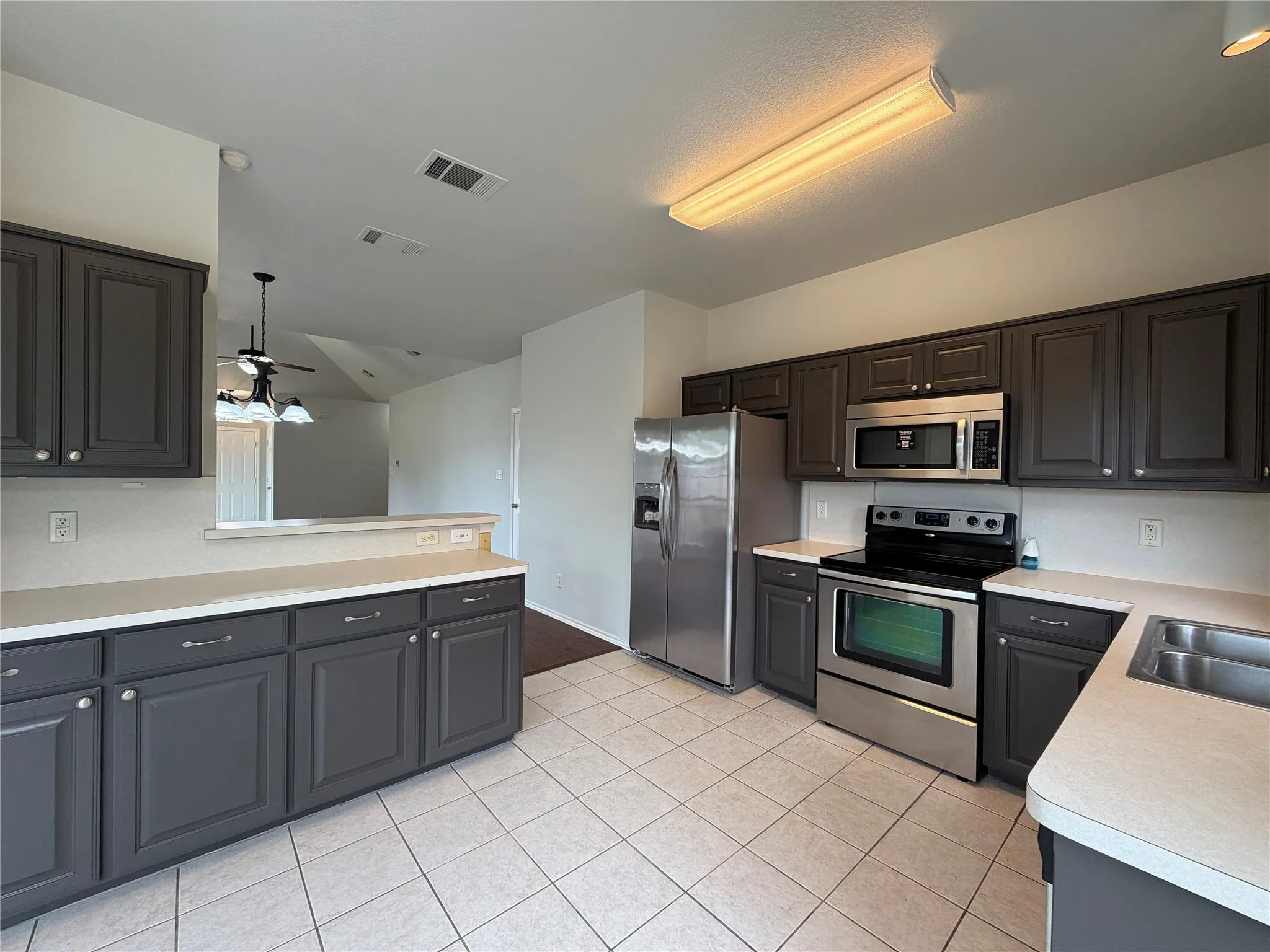 Single Family Residence For Sale in Denton County , 1406 Di Orio Drive, Lewisville, Texas 75067, 3 Bedroom, 2 Bathroom, 2 Garage spaces, 1,450 Sqft, built in 1998, mls#21372104, Real Estate Agent in Lewisville, Homes For Sale in Denton county, Homes For Sale in Lewisville, Realtor in Lewisville Texas, Real Estate Brokerage Independent Realty Texas, Luminita Cordes Realtor
