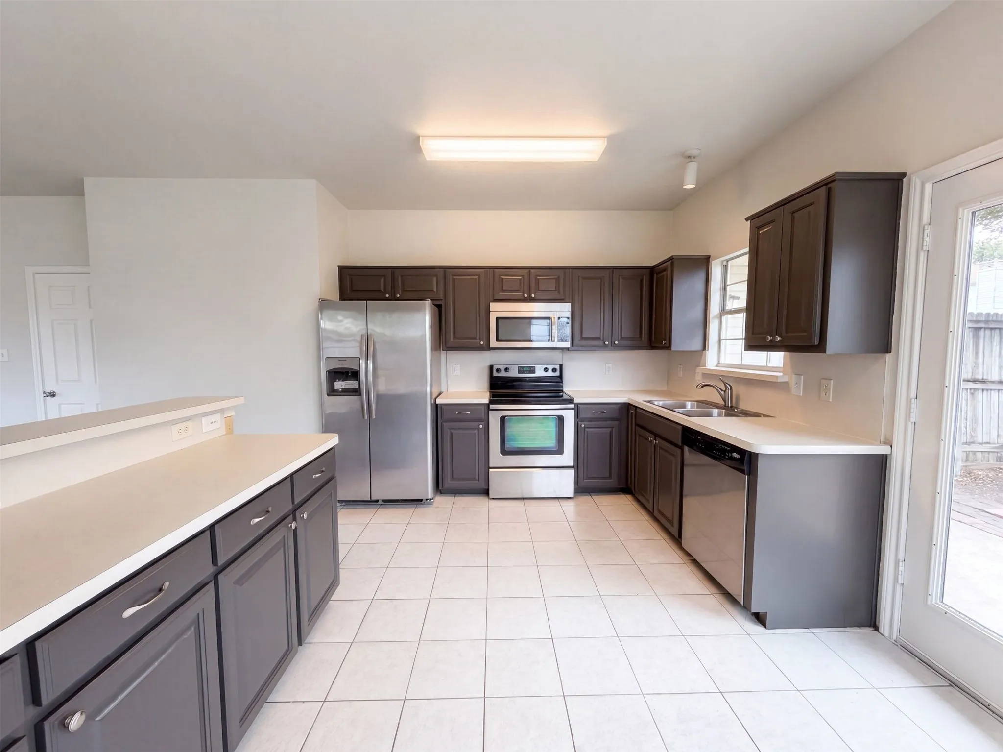 Single Family Residence For Sale in Denton County , 1406 Di Orio Drive, Lewisville, Texas 75067, 3 Bedroom, 2 Bathroom, 2 Garage spaces, 1,450 Sqft, built in 1998, mls#21372104, Real Estate Agent in Lewisville, Homes For Sale in Denton county, Homes For Sale in Lewisville, Realtor in Lewisville Texas, Real Estate Brokerage Independent Realty Texas, Luminita Cordes Realtor