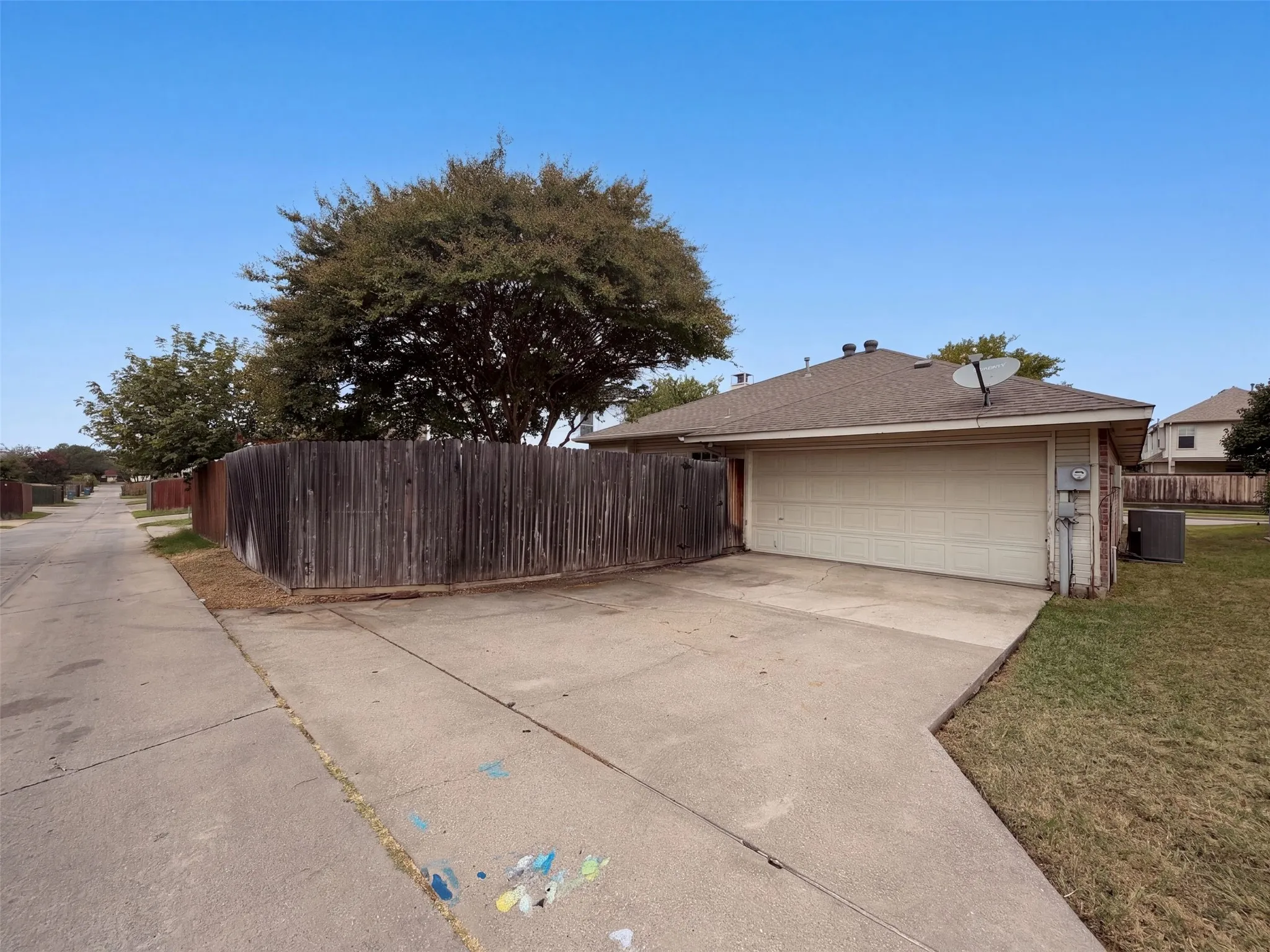 Single Family Residence For Sale in Denton County , 1406 Di Orio Drive, Lewisville, Texas 75067, 3 Bedroom, 2 Bathroom, 2 Garage spaces, 1,450 Sqft, built in 1998, mls#21372104, Real Estate Agent in Lewisville, Homes For Sale in Denton county, Homes For Sale in Lewisville, Realtor in Lewisville Texas, Real Estate Brokerage Independent Realty Texas, Luminita Cordes Realtor