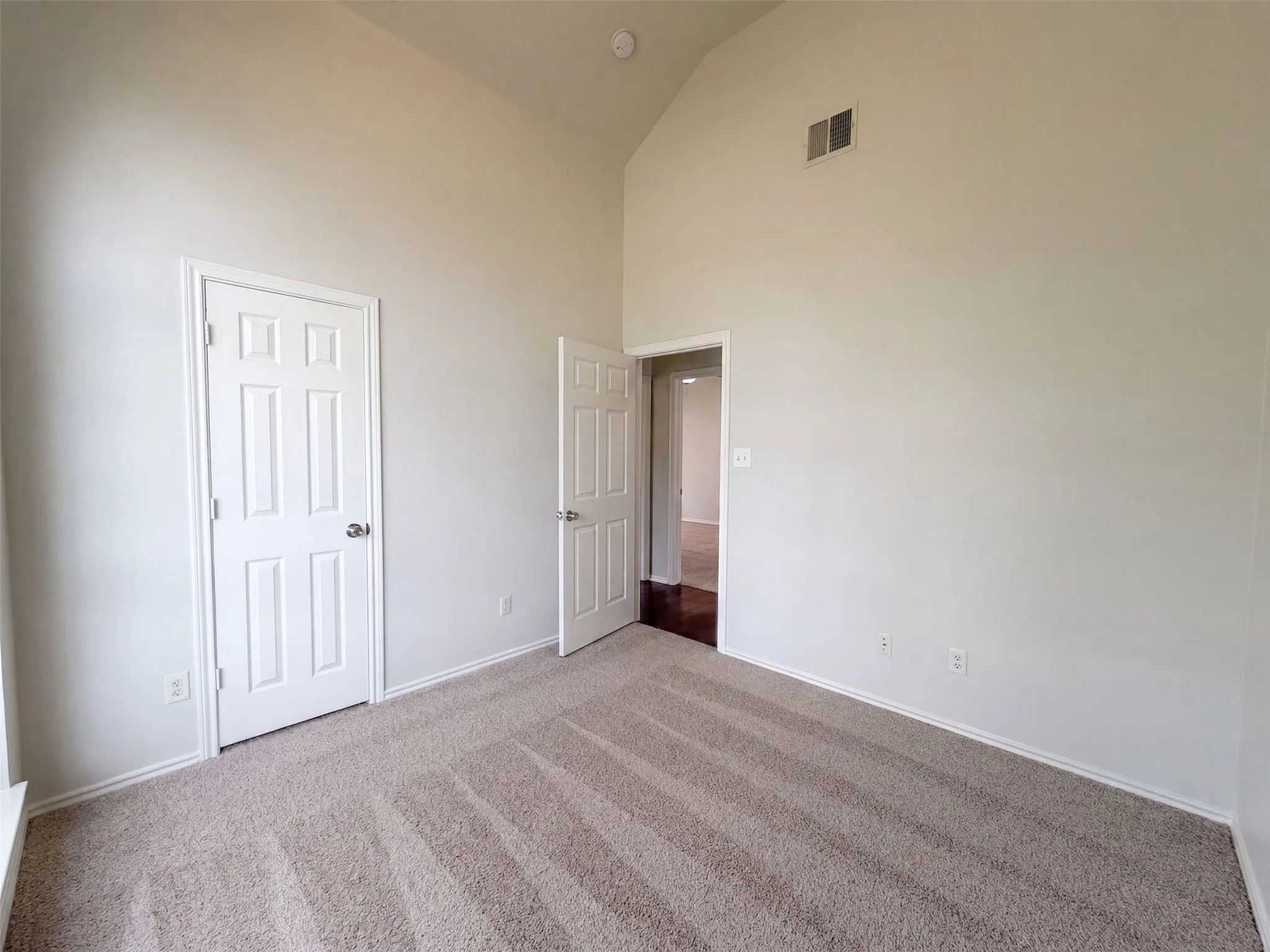 Single Family Residence For Sale in Denton County , 1406 Di Orio Drive, Lewisville, Texas 75067, 3 Bedroom, 2 Bathroom, 2 Garage spaces, 1,450 Sqft, built in 1998, mls#21372104, Real Estate Agent in Lewisville, Homes For Sale in Denton county, Homes For Sale in Lewisville, Realtor in Lewisville Texas, Real Estate Brokerage Independent Realty Texas, Luminita Cordes Realtor