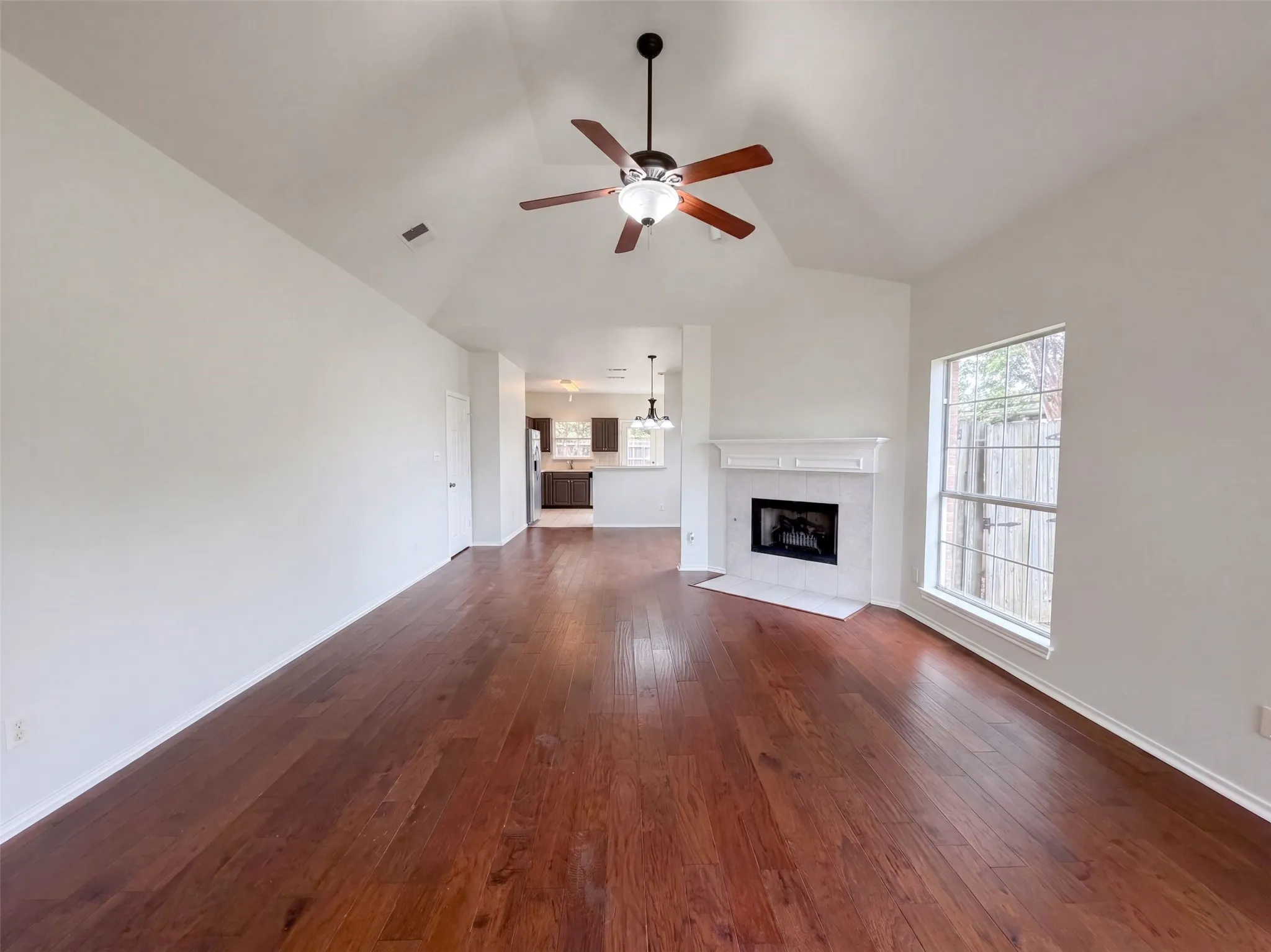 Single Family Residence For Sale in Denton County , 1406 Di Orio Drive, Lewisville, Texas 75067, 3 Bedroom, 2 Bathroom, 2 Garage spaces, 1,450 Sqft, built in 1998, mls#21372104, Real Estate Agent in Lewisville, Homes For Sale in Denton county, Homes For Sale in Lewisville, Realtor in Lewisville Texas, Real Estate Brokerage Independent Realty Texas, Luminita Cordes Realtor