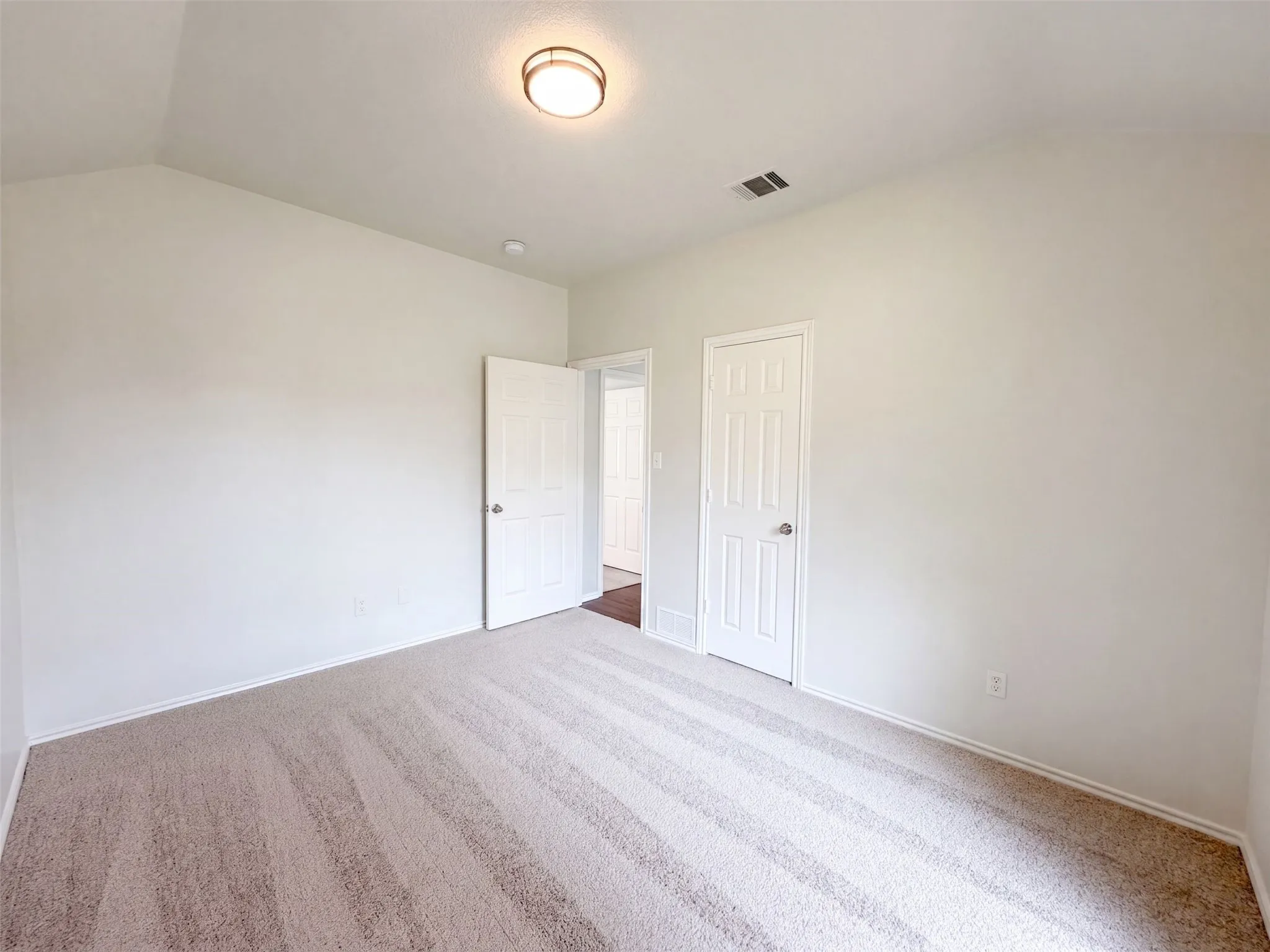 Single Family Residence For Sale in Denton County , 1406 Di Orio Drive, Lewisville, Texas 75067, 3 Bedroom, 2 Bathroom, 2 Garage spaces, 1,450 Sqft, built in 1998, mls#21372104, Real Estate Agent in Lewisville, Homes For Sale in Denton county, Homes For Sale in Lewisville, Realtor in Lewisville Texas, Real Estate Brokerage Independent Realty Texas, Luminita Cordes Realtor