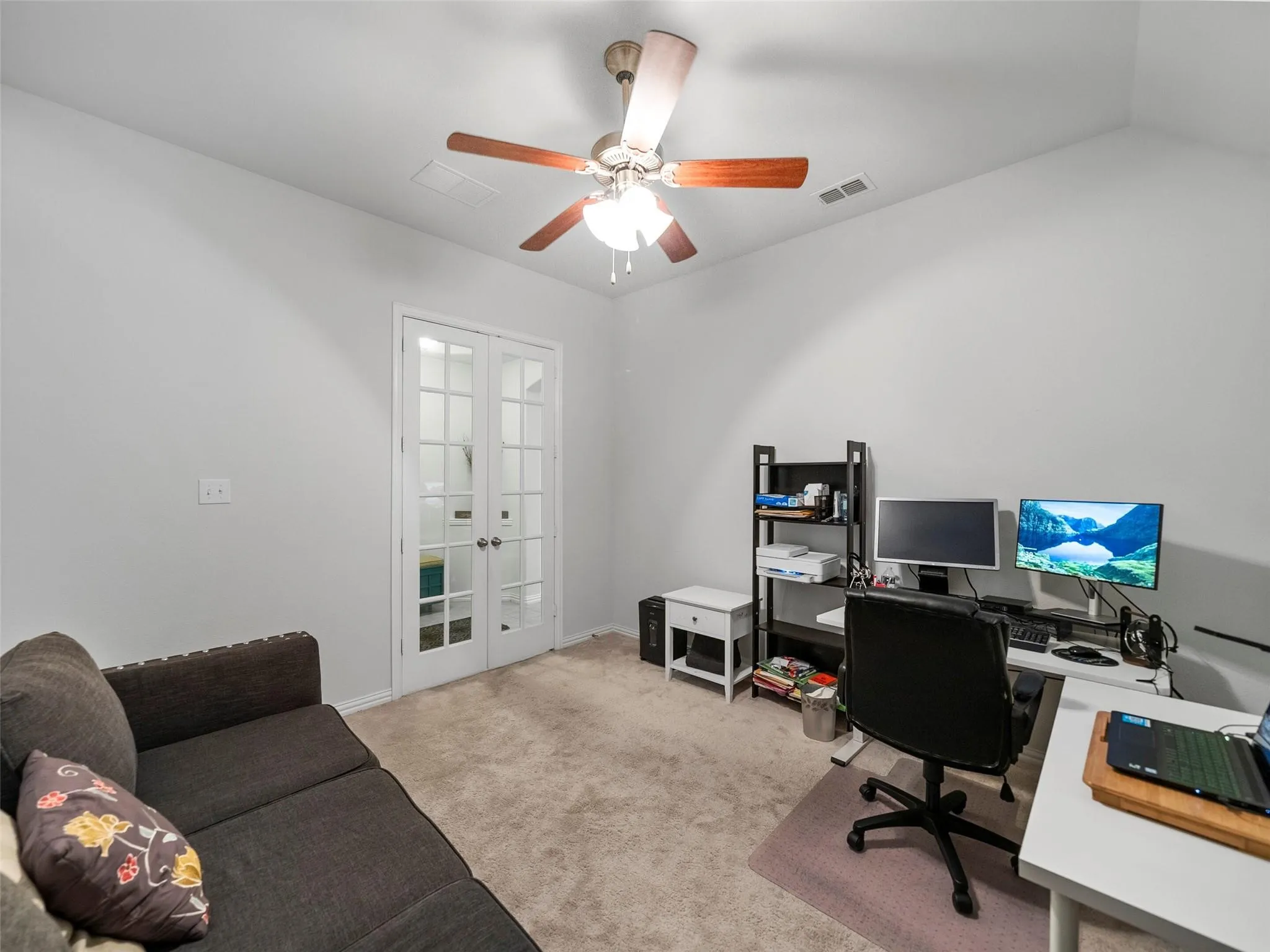 Single Family Residence For Rent in Collin County , 3017 Spring Creek Trail, Celina, Texas 75078, 3 Bedroom, 2 Bathroom, 2 Garage spaces, 1,916 Sqft, built in 2017, mls#21372115, Real Estate Agent in Celina, Homes For Rent in Collin county, Homes For Rent in Celina, Realtor in Celina Texas, Real Estate Brokerage Independent Realty Texas, Luminita Cordes Realtor
