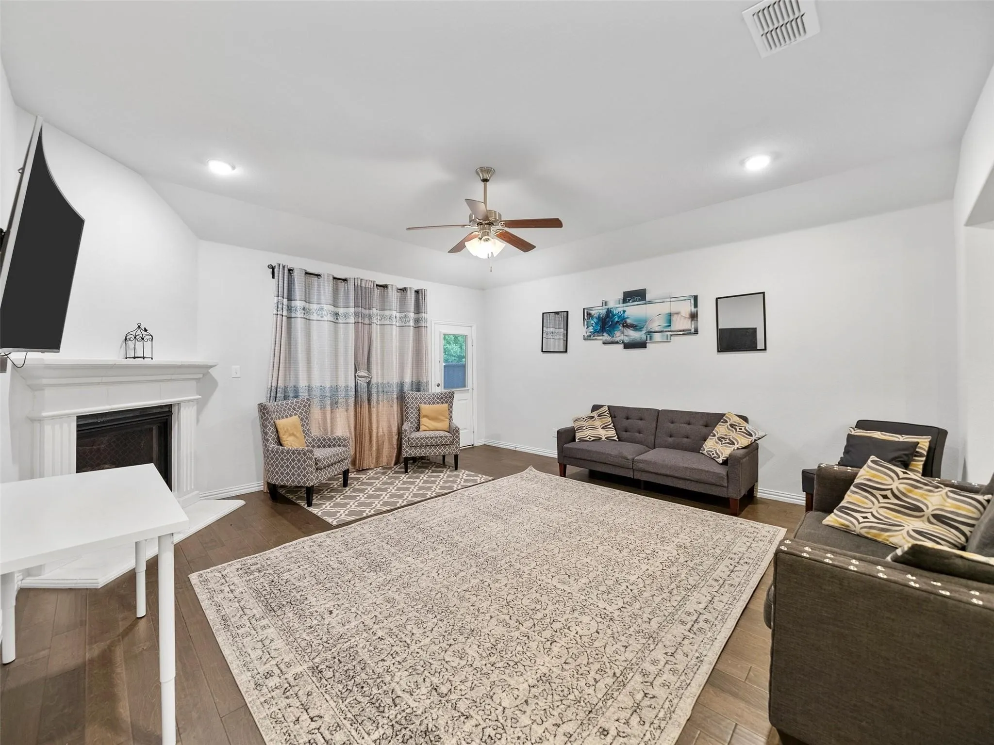 Single Family Residence For Rent in Collin County , 3017 Spring Creek Trail, Celina, Texas 75078, 3 Bedroom, 2 Bathroom, 2 Garage spaces, 1,916 Sqft, built in 2017, mls#21372115, Real Estate Agent in Celina, Homes For Rent in Collin county, Homes For Rent in Celina, Realtor in Celina Texas, Real Estate Brokerage Independent Realty Texas, Luminita Cordes Realtor