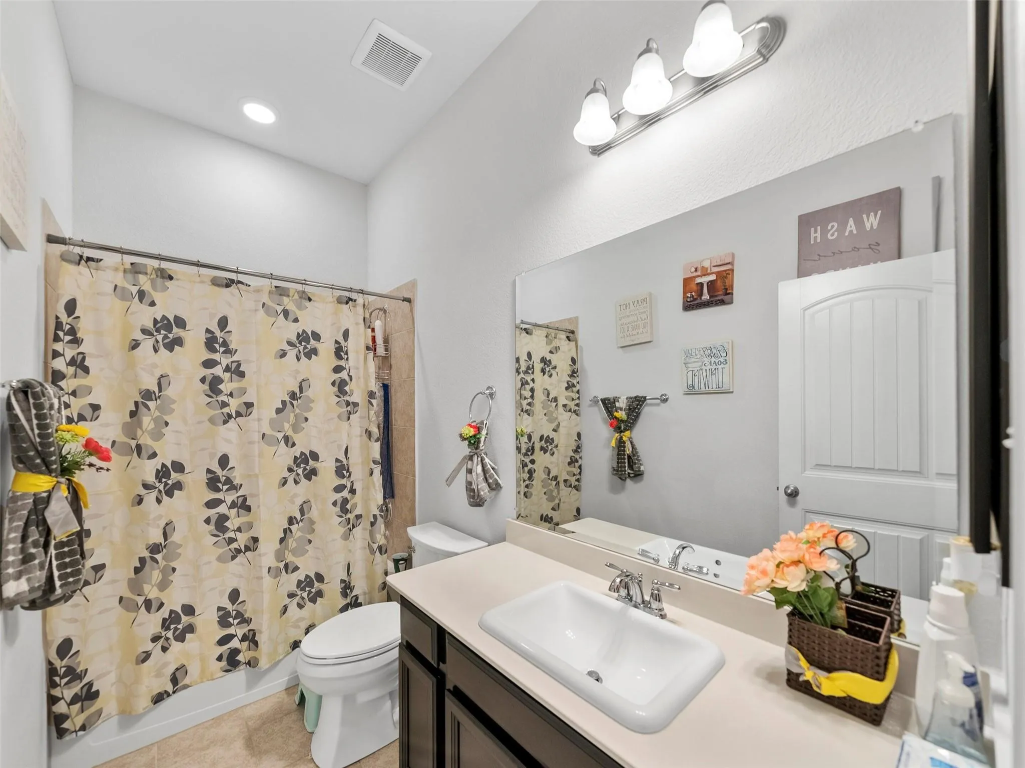 Single Family Residence For Rent in Collin County , 3017 Spring Creek Trail, Celina, Texas 75078, 3 Bedroom, 2 Bathroom, 2 Garage spaces, 1,916 Sqft, built in 2017, mls#21372115, Real Estate Agent in Celina, Homes For Rent in Collin county, Homes For Rent in Celina, Realtor in Celina Texas, Real Estate Brokerage Independent Realty Texas, Luminita Cordes Realtor