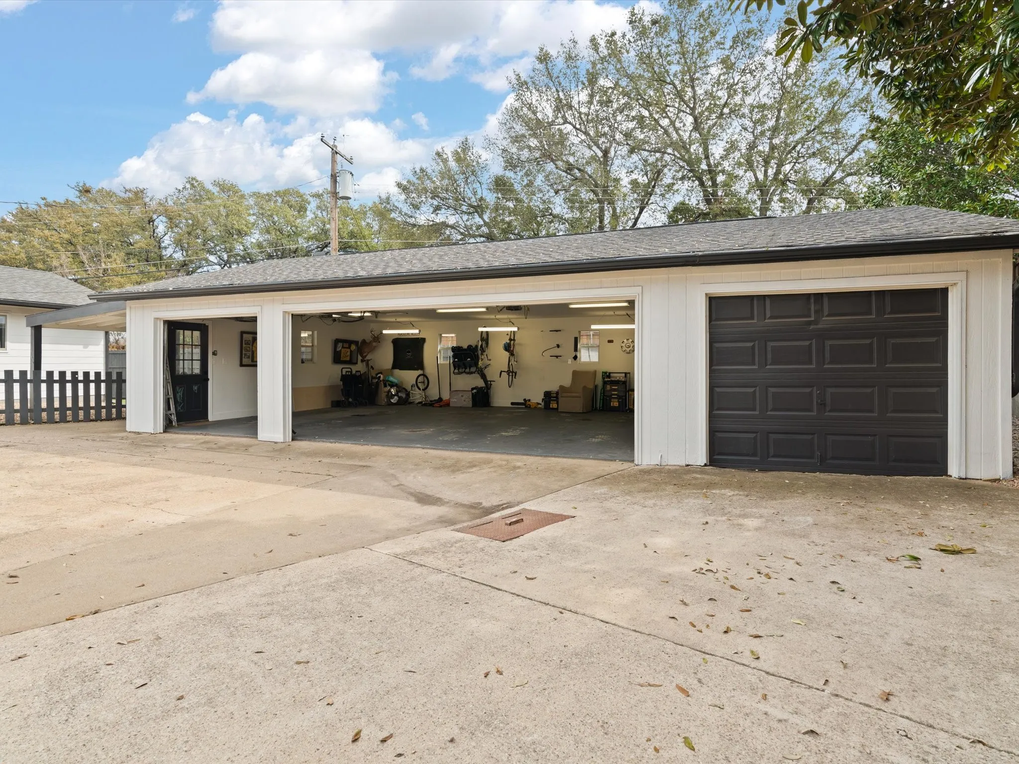 Single Family Residence For Sale in Dallas County , 3936 Cedar Bayou Drive, Dallas, Texas 75244, 4 Bedroom, 4 Bathroom, 4 Garage spaces, 3,550 Sqft, built in 1962, mls#21370109, Real Estate Agent in Dallas, Homes For Sale in Dallas county, Homes For Sale in Dallas, Realtor in Dallas Texas, Real Estate Brokerage Independent Realty Texas, Luminita Cordes Realtor