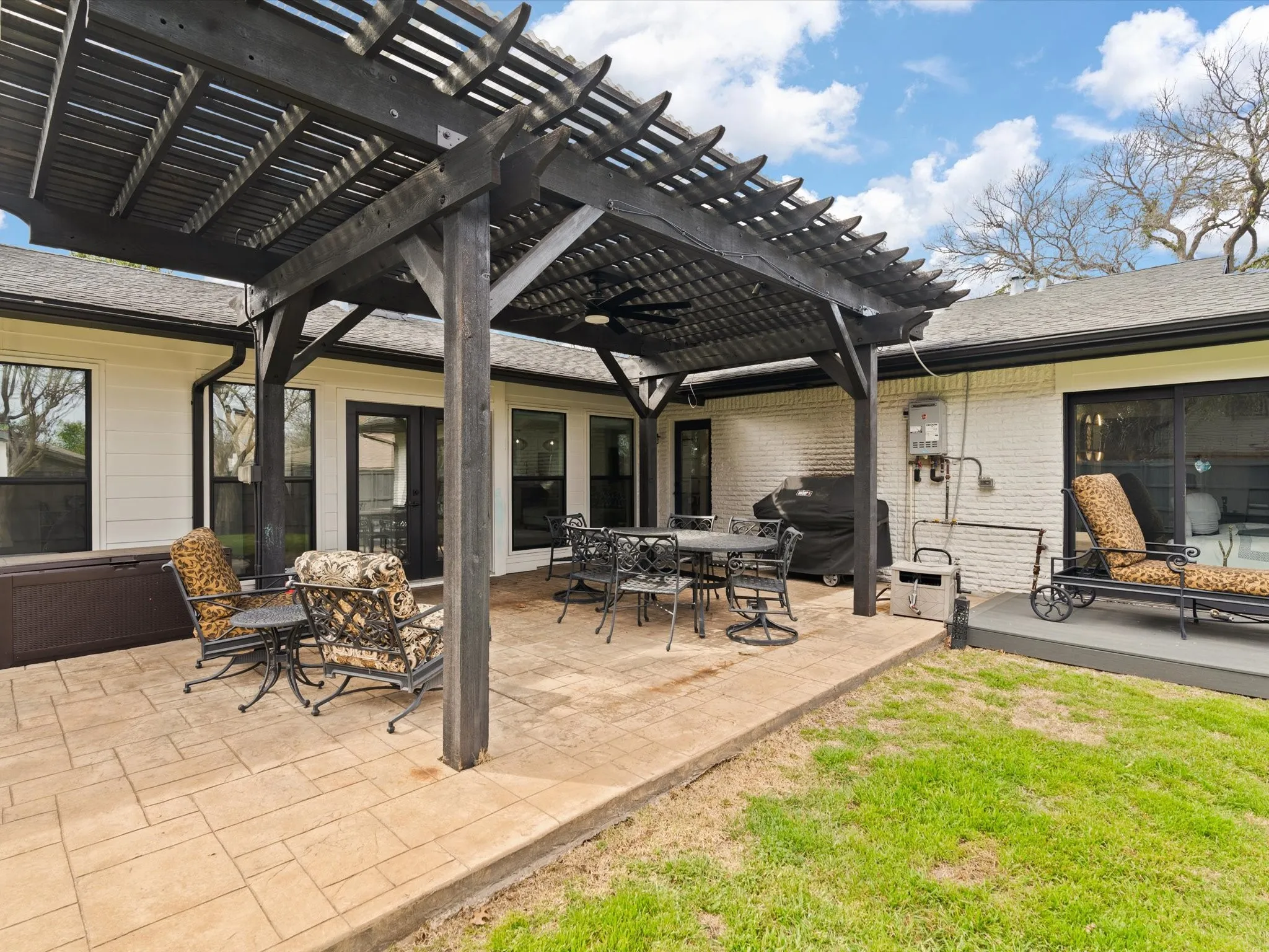 Single Family Residence For Sale in Dallas County , 3936 Cedar Bayou Drive, Dallas, Texas 75244, 4 Bedroom, 4 Bathroom, 4 Garage spaces, 3,550 Sqft, built in 1962, mls#21370109, Real Estate Agent in Dallas, Homes For Sale in Dallas county, Homes For Sale in Dallas, Realtor in Dallas Texas, Real Estate Brokerage Independent Realty Texas, Luminita Cordes Realtor