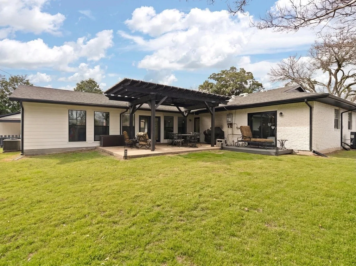 Single Family Residence For Sale in Dallas County , 3936 Cedar Bayou Drive, Dallas, Texas 75244, 4 Bedroom, 4 Bathroom, 4 Garage spaces, 3,550 Sqft, built in 1962, mls#21370109, Real Estate Agent in Dallas, Homes For Sale in Dallas county, Homes For Sale in Dallas, Realtor in Dallas Texas, Real Estate Brokerage Independent Realty Texas, Luminita Cordes Realtor