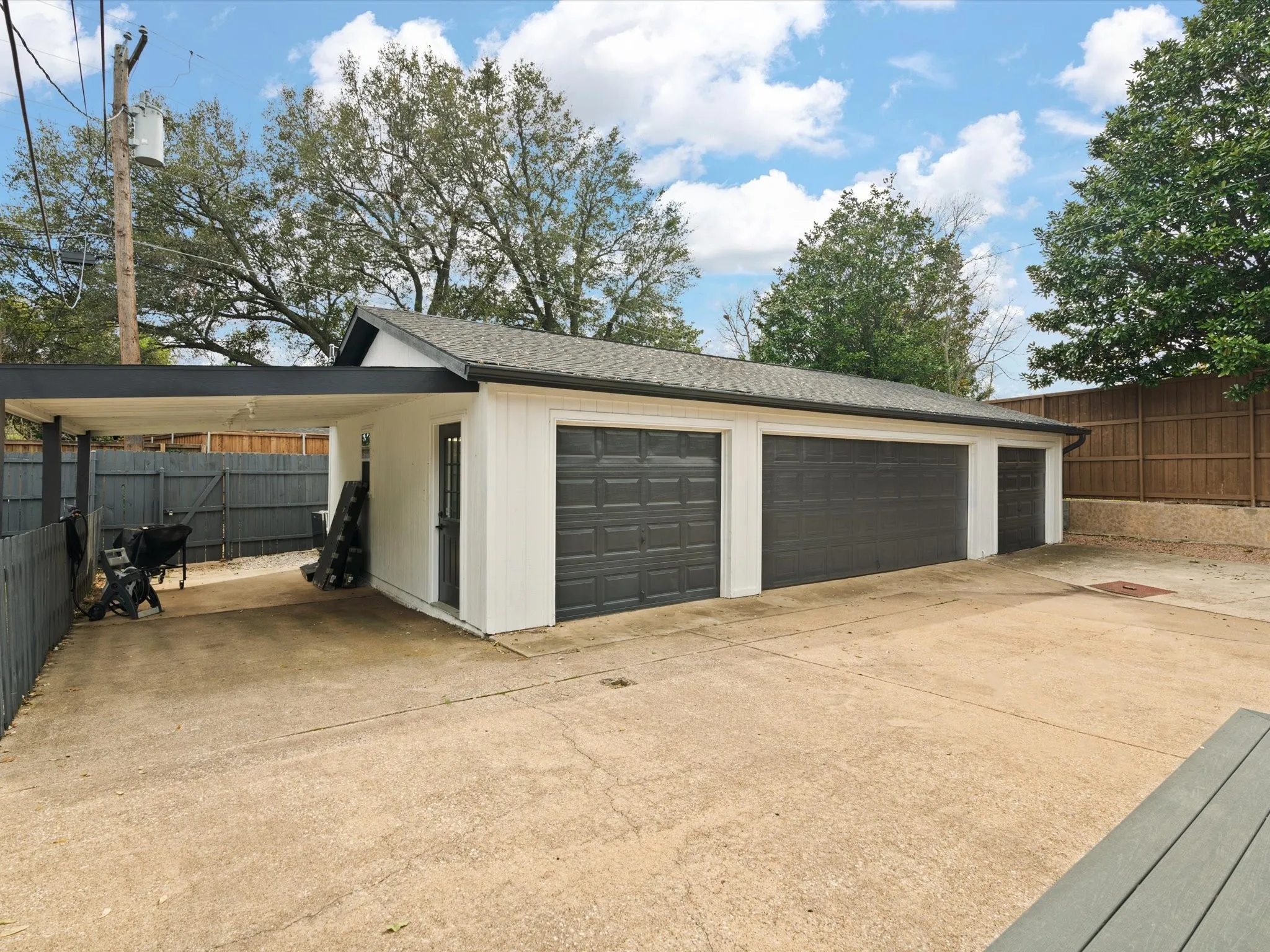 Single Family Residence For Sale in Dallas County , 3936 Cedar Bayou Drive, Dallas, Texas 75244, 4 Bedroom, 4 Bathroom, 4 Garage spaces, 3,550 Sqft, built in 1962, mls#21370109, Real Estate Agent in Dallas, Homes For Sale in Dallas county, Homes For Sale in Dallas, Realtor in Dallas Texas, Real Estate Brokerage Independent Realty Texas, Luminita Cordes Realtor