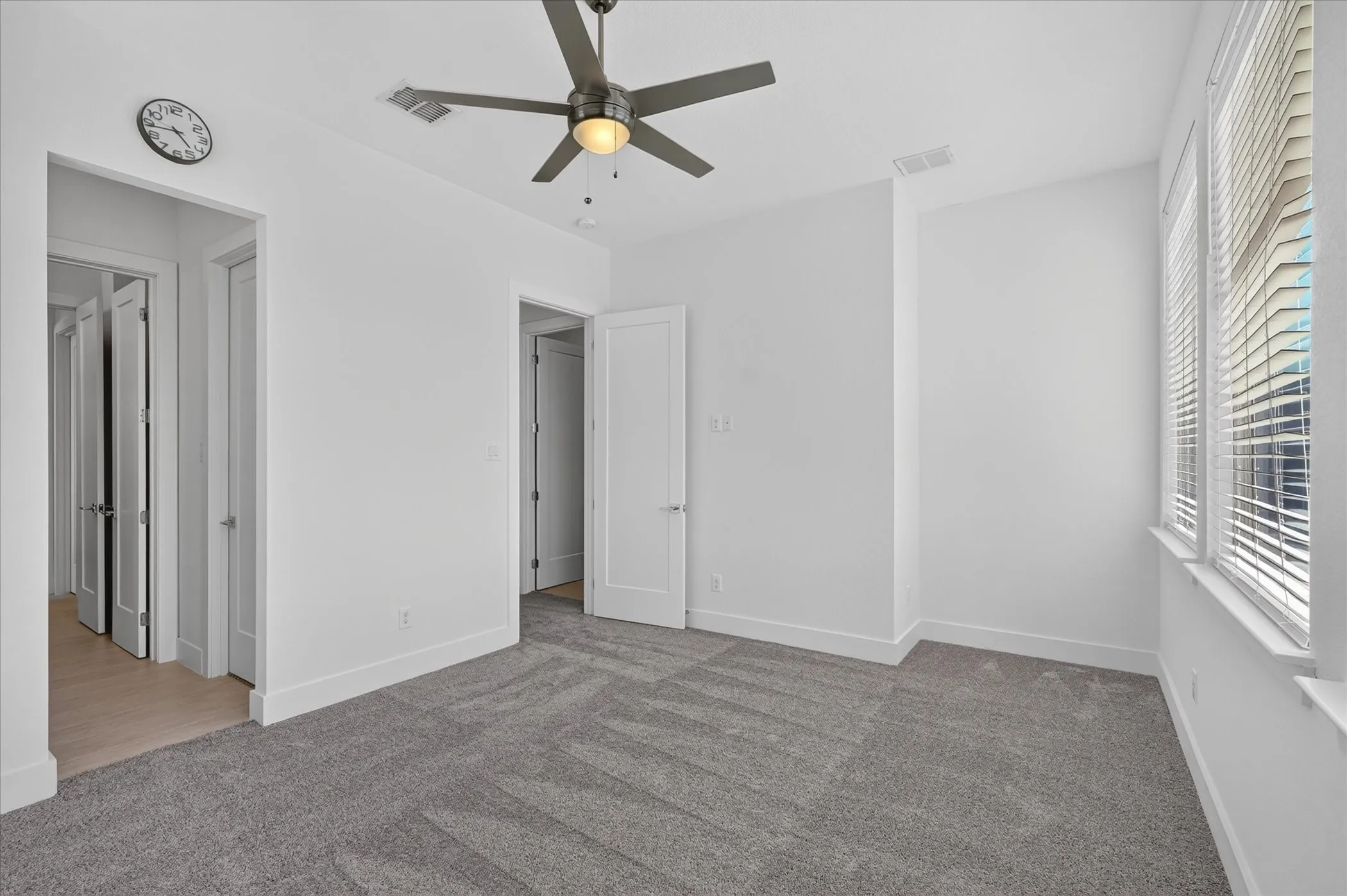 Single Family Residence For Sale in Dallas County , 5222 Lake Terrace Court, Garland, Texas 75043, 4 Bedroom, 3 Bathroom, 2 Garage spaces, 3,870 Sqft, built in 2016, mls#21370529, Real Estate Agent in Garland, Homes For Sale in Dallas county, Homes For Sale in Garland, Realtor in Garland Texas, Real Estate Brokerage Independent Realty Texas, Luminita Cordes Realtor