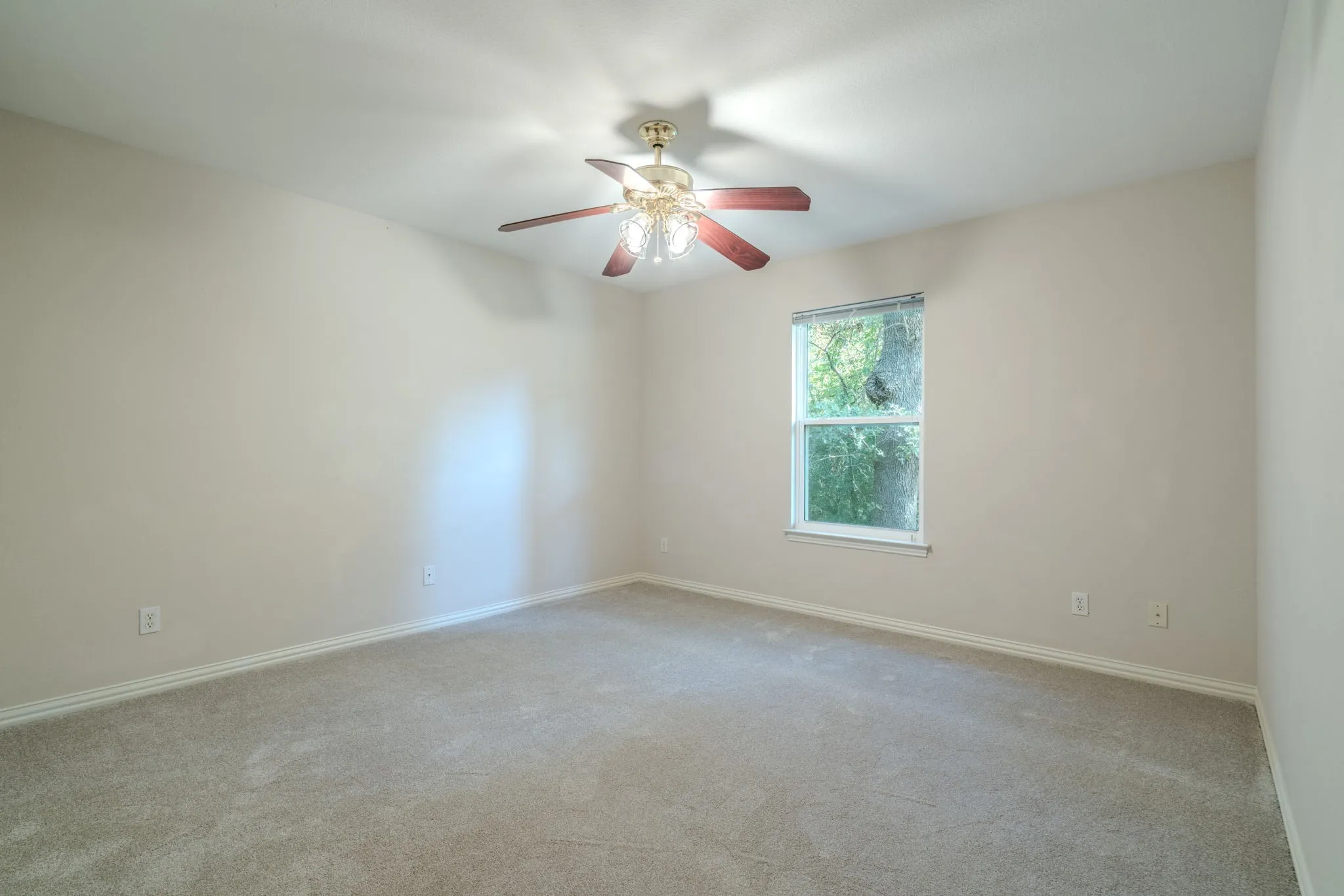 Bedroom #4 - new carpet, ceiling fan