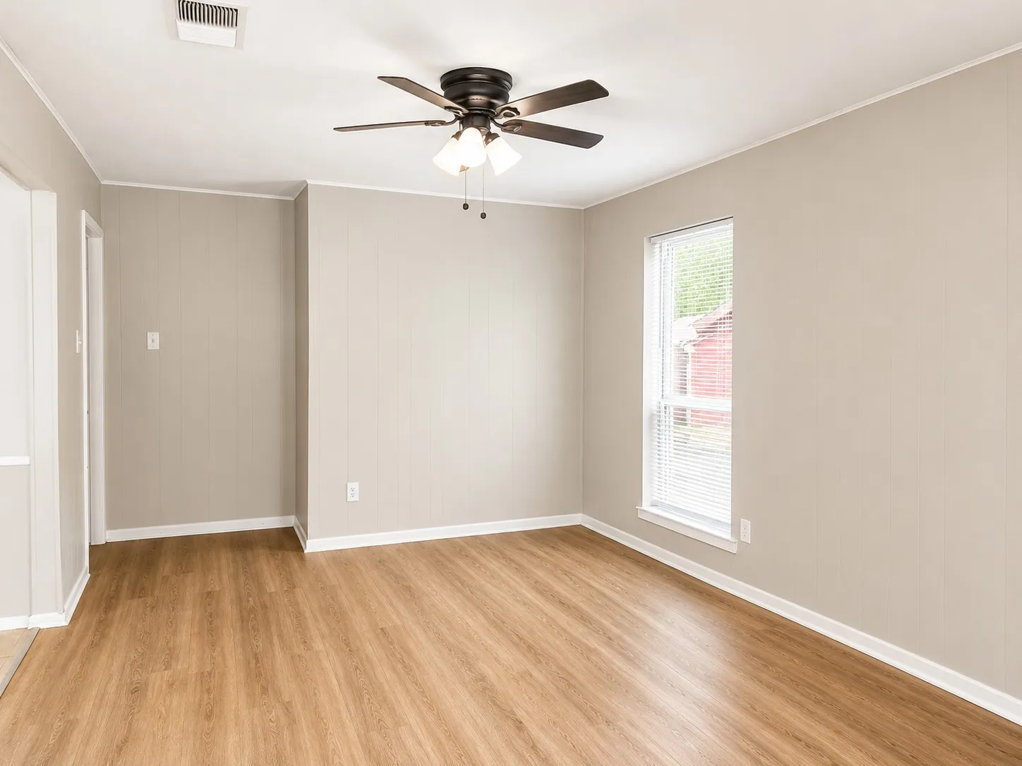 Single Family Residence For Sale in Tarrant County , 8136 Richard Street, White Settlement, Texas 76108, 4 Bedroom, 2 Bathroom, Garage spaces, 1,512 Sqft, built in 1978, mls#21368993, Real Estate Agent in White Settlement, Homes For Sale in Tarrant county, Homes For Sale in White Settlement, Realtor in White Settlement Texas, Real Estate Brokerage Independent Realty Texas, Luminita Cordes Realtor