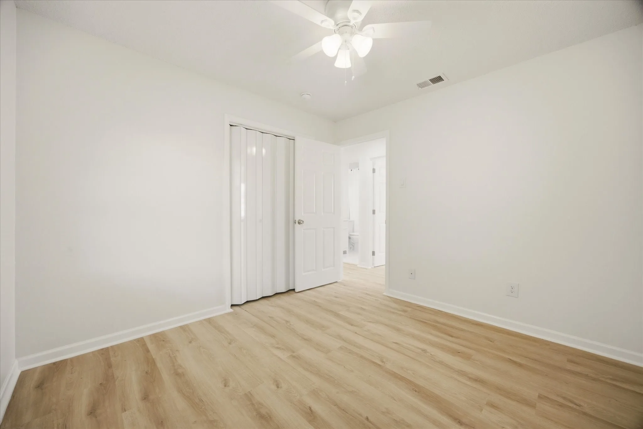 Single Family Residence For Sale in Dallas County , 4811 Stallcup Drive, Mesquite, Texas 75150, 4 Bedroom, 2 Bathroom, 2 Garage spaces, 1,264 Sqft, built in 1968, mls#21371884, Real Estate Agent in Mesquite, Homes For Sale in Dallas county, Homes For Sale in Mesquite, Realtor in Mesquite Texas, Real Estate Brokerage Independent Realty Texas, Luminita Cordes Realtor