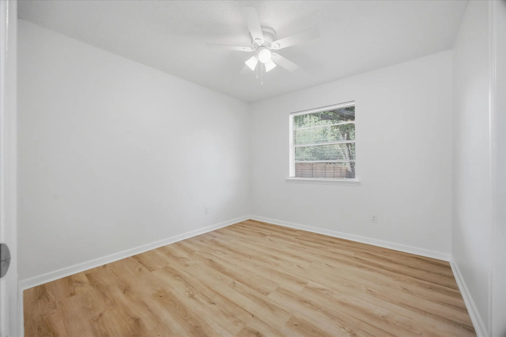 Single Family Residence For Sale in Dallas County , 4811 Stallcup Drive, Mesquite, Texas 75150, 4 Bedroom, 2 Bathroom, 2 Garage spaces, 1,264 Sqft, built in 1968, mls#21371884, Real Estate Agent in Mesquite, Homes For Sale in Dallas county, Homes For Sale in Mesquite, Realtor in Mesquite Texas, Real Estate Brokerage Independent Realty Texas, Luminita Cordes Realtor