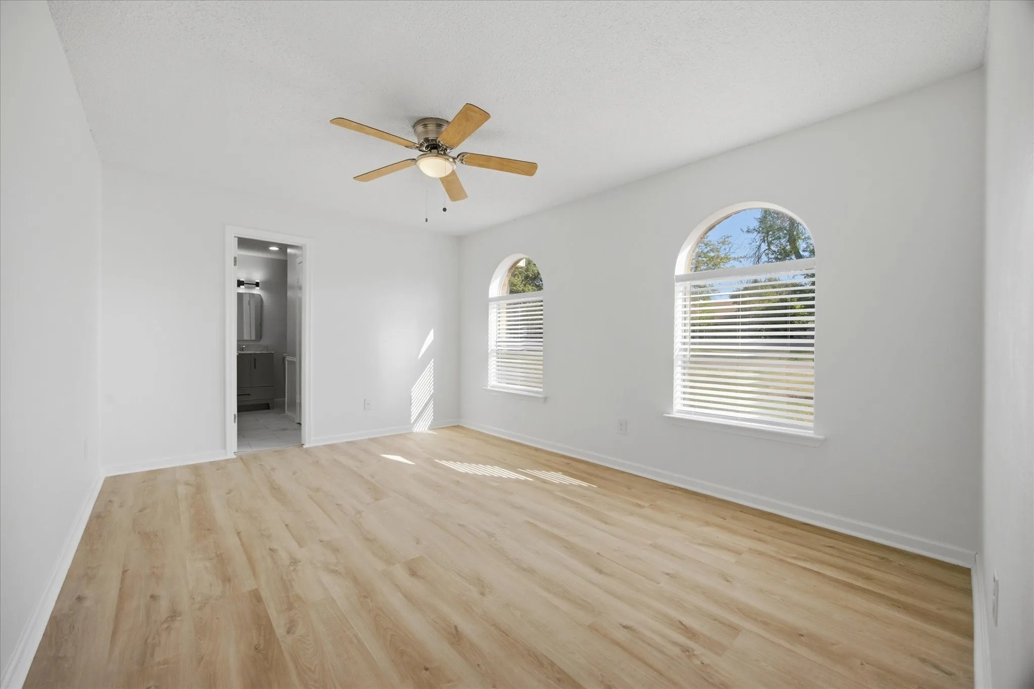 Single Family Residence For Sale in Dallas County , 4811 Stallcup Drive, Mesquite, Texas 75150, 4 Bedroom, 2 Bathroom, 2 Garage spaces, 1,264 Sqft, built in 1968, mls#21371884, Real Estate Agent in Mesquite, Homes For Sale in Dallas county, Homes For Sale in Mesquite, Realtor in Mesquite Texas, Real Estate Brokerage Independent Realty Texas, Luminita Cordes Realtor