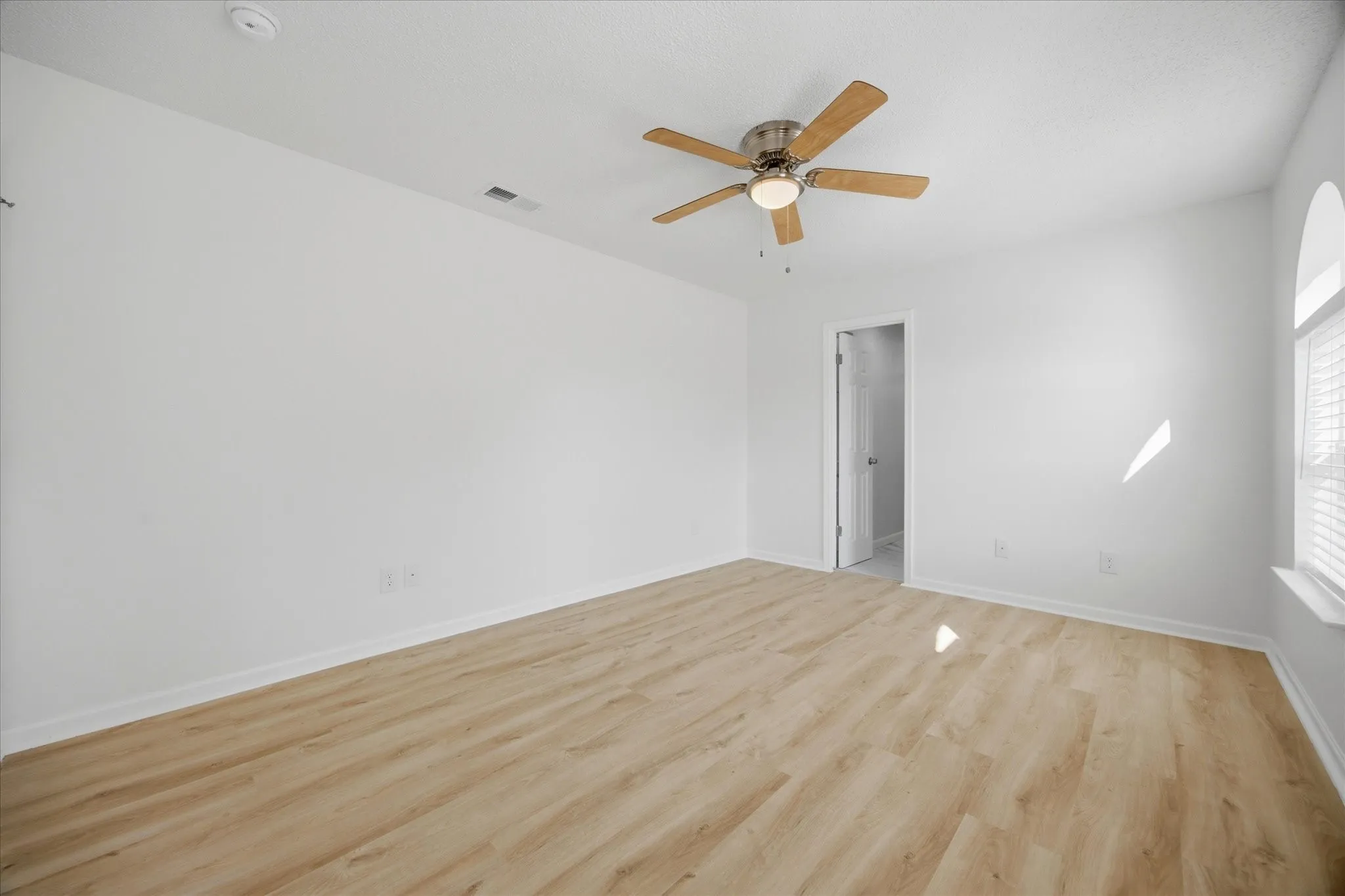 Single Family Residence For Sale in Dallas County , 4811 Stallcup Drive, Mesquite, Texas 75150, 4 Bedroom, 2 Bathroom, 2 Garage spaces, 1,264 Sqft, built in 1968, mls#21371884, Real Estate Agent in Mesquite, Homes For Sale in Dallas county, Homes For Sale in Mesquite, Realtor in Mesquite Texas, Real Estate Brokerage Independent Realty Texas, Luminita Cordes Realtor