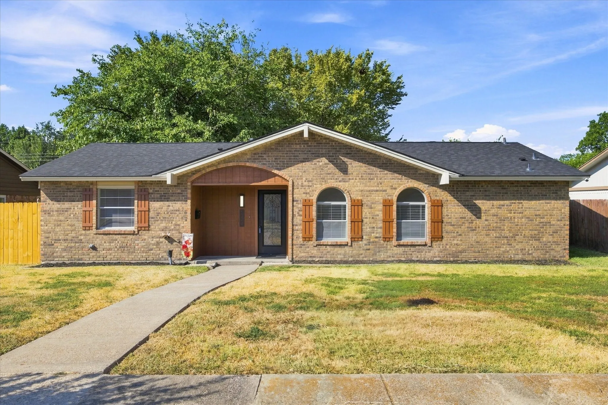 Single Family Residence For Sale in Dallas County , 4811 Stallcup Drive, Mesquite, Texas 75150, 4 Bedroom, 2 Bathroom, 2 Garage spaces, 1,264 Sqft, built in 1968, mls#21371884, Real Estate Agent in Mesquite, Homes For Sale in Dallas county, Homes For Sale in Mesquite, Realtor in Mesquite Texas, Real Estate Brokerage Independent Realty Texas, Luminita Cordes Realtor