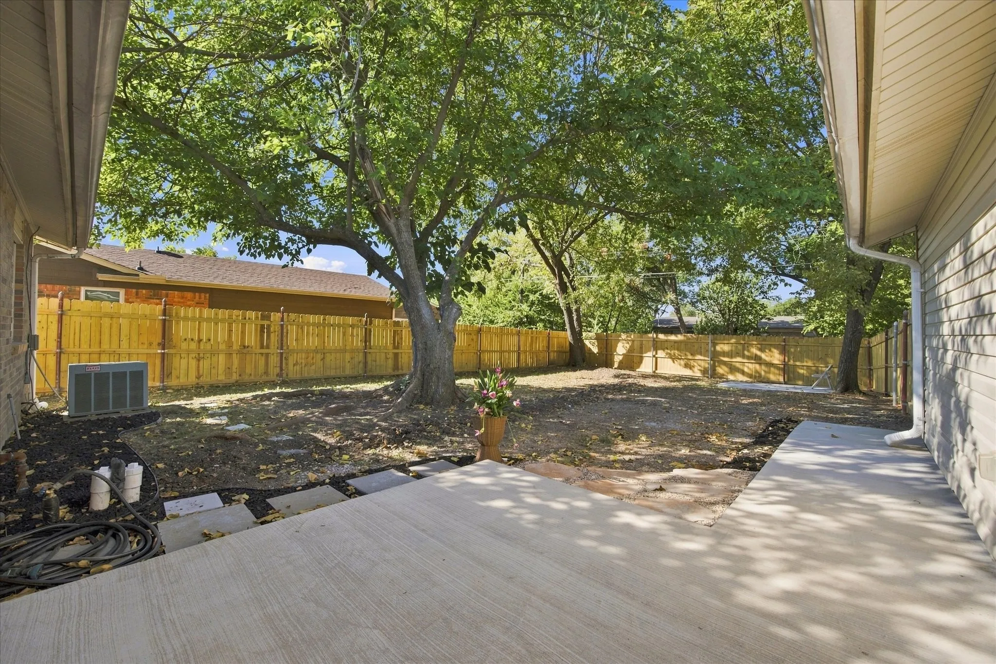 Single Family Residence For Sale in Dallas County , 4811 Stallcup Drive, Mesquite, Texas 75150, 4 Bedroom, 2 Bathroom, 2 Garage spaces, 1,264 Sqft, built in 1968, mls#21371884, Real Estate Agent in Mesquite, Homes For Sale in Dallas county, Homes For Sale in Mesquite, Realtor in Mesquite Texas, Real Estate Brokerage Independent Realty Texas, Luminita Cordes Realtor