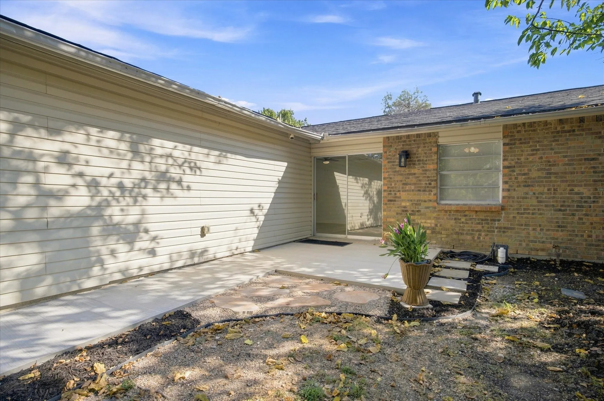 Single Family Residence For Sale in Dallas County , 4811 Stallcup Drive, Mesquite, Texas 75150, 4 Bedroom, 2 Bathroom, 2 Garage spaces, 1,264 Sqft, built in 1968, mls#21371884, Real Estate Agent in Mesquite, Homes For Sale in Dallas county, Homes For Sale in Mesquite, Realtor in Mesquite Texas, Real Estate Brokerage Independent Realty Texas, Luminita Cordes Realtor
