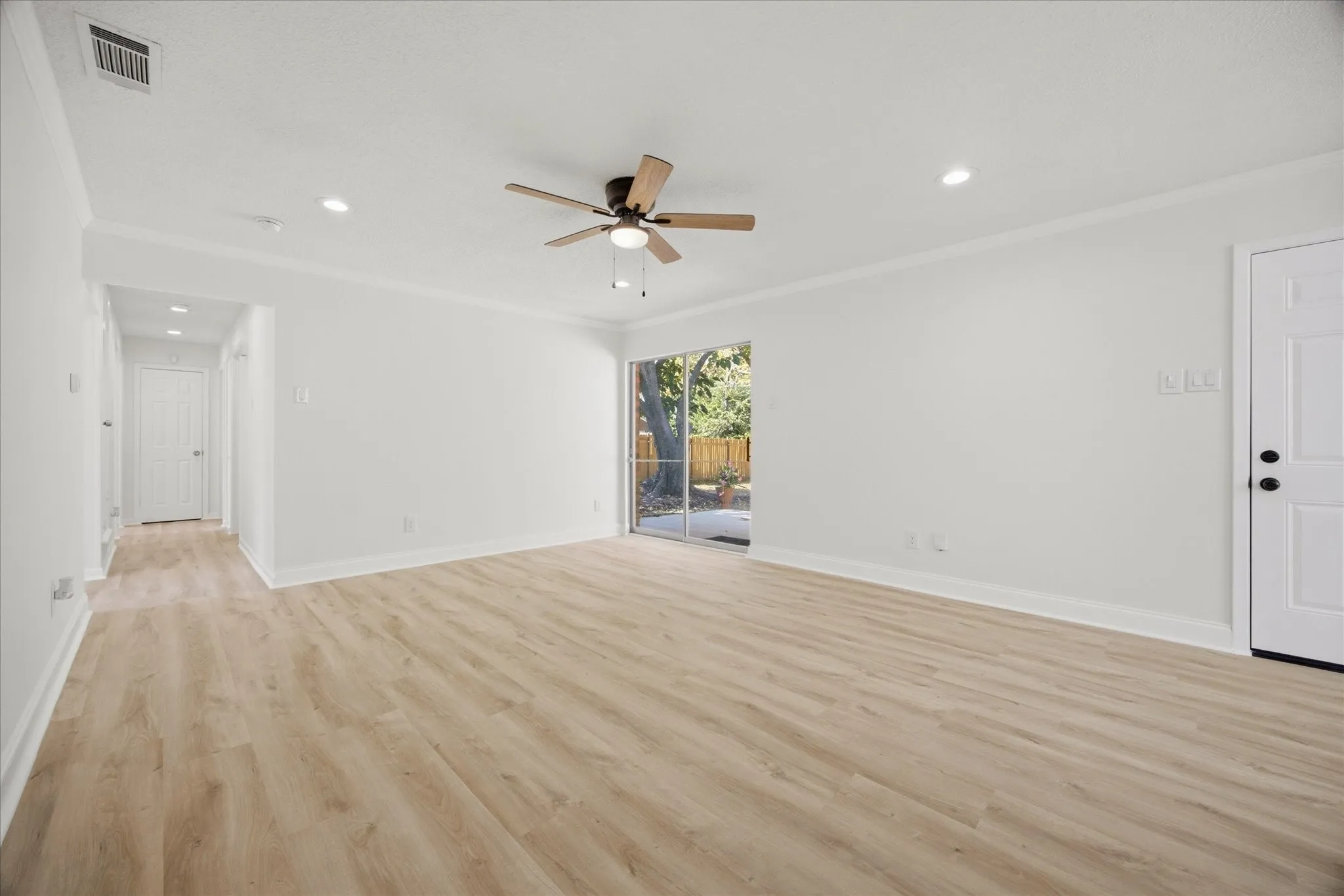 Single Family Residence For Sale in Dallas County , 4811 Stallcup Drive, Mesquite, Texas 75150, 4 Bedroom, 2 Bathroom, 2 Garage spaces, 1,264 Sqft, built in 1968, mls#21371884, Real Estate Agent in Mesquite, Homes For Sale in Dallas county, Homes For Sale in Mesquite, Realtor in Mesquite Texas, Real Estate Brokerage Independent Realty Texas, Luminita Cordes Realtor