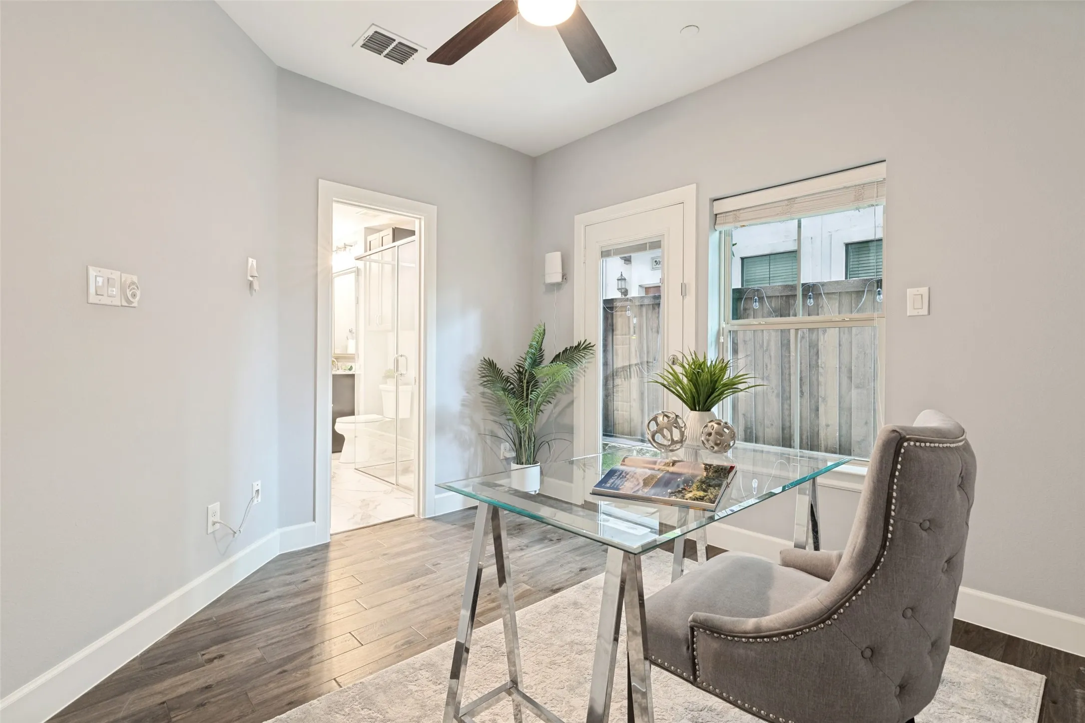 Townhouse For Sale in Dallas County , 746 Spanish Oaks Place, Dallas, Texas 75204, 3 Bedroom, 5 Bathroom, 2 Garage spaces, 2,330 Sqft, built in 2017, mls#21371160, Real Estate Agent in Dallas, Homes For Sale in Dallas county, Homes For Sale in Dallas, Realtor in Dallas Texas, Real Estate Brokerage Independent Realty Texas, Luminita Cordes Realtor