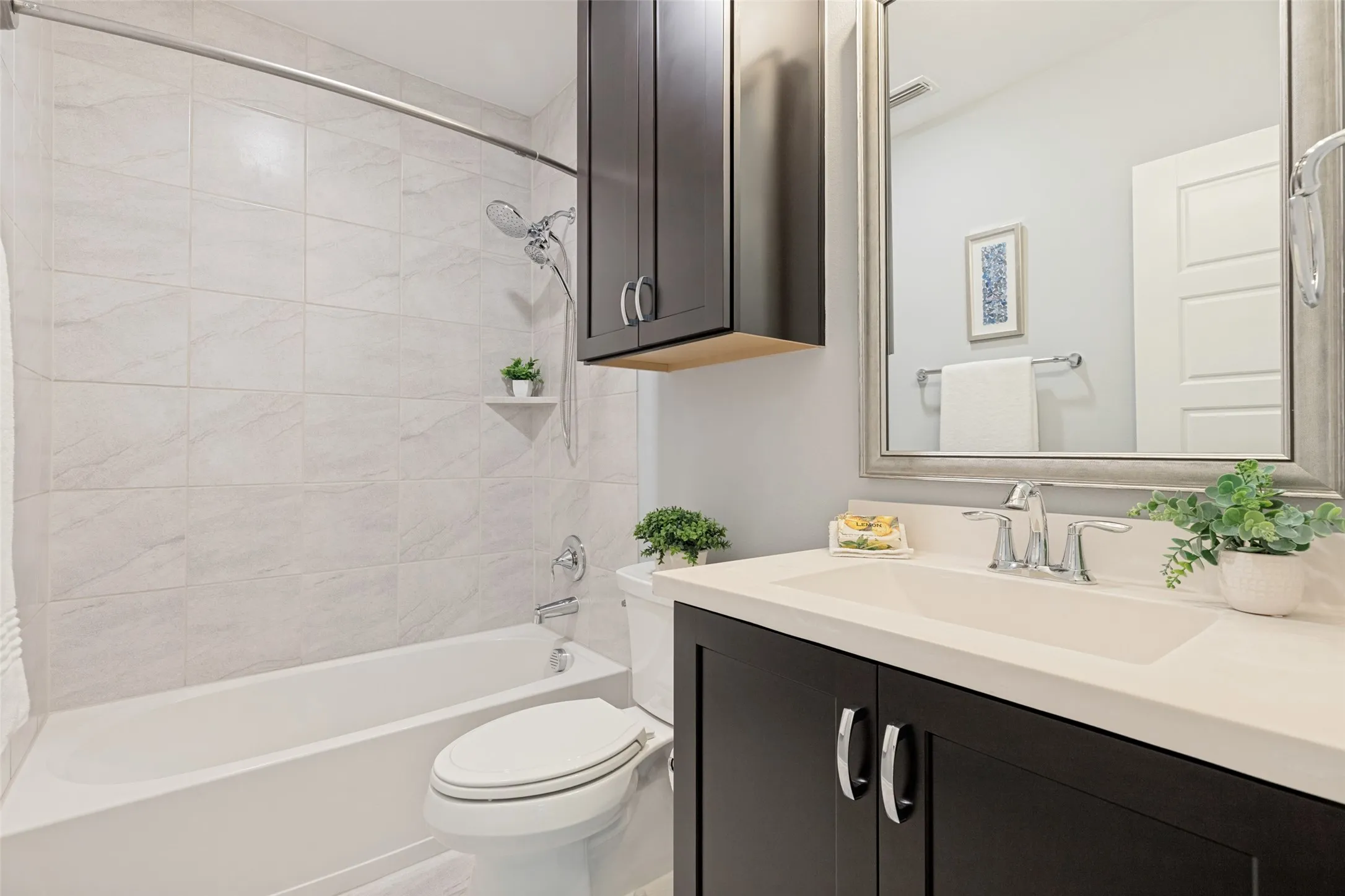 Townhouse For Sale in Dallas County , 746 Spanish Oaks Place, Dallas, Texas 75204, 3 Bedroom, 5 Bathroom, 2 Garage spaces, 2,330 Sqft, built in 2017, mls#21371160, Real Estate Agent in Dallas, Homes For Sale in Dallas county, Homes For Sale in Dallas, Realtor in Dallas Texas, Real Estate Brokerage Independent Realty Texas, Luminita Cordes Realtor