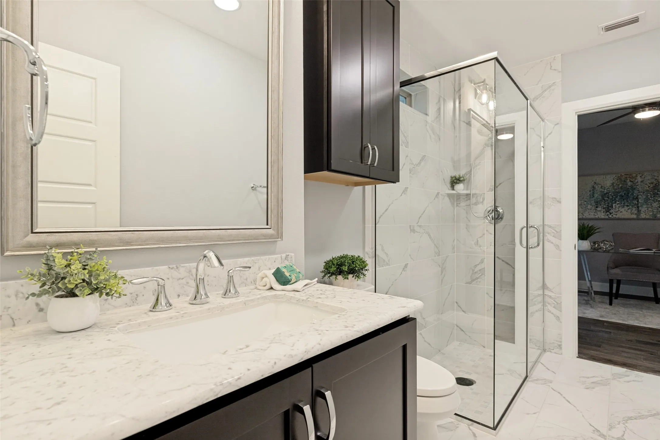 Townhouse For Sale in Dallas County , 746 Spanish Oaks Place, Dallas, Texas 75204, 3 Bedroom, 5 Bathroom, 2 Garage spaces, 2,330 Sqft, built in 2017, mls#21371160, Real Estate Agent in Dallas, Homes For Sale in Dallas county, Homes For Sale in Dallas, Realtor in Dallas Texas, Real Estate Brokerage Independent Realty Texas, Luminita Cordes Realtor