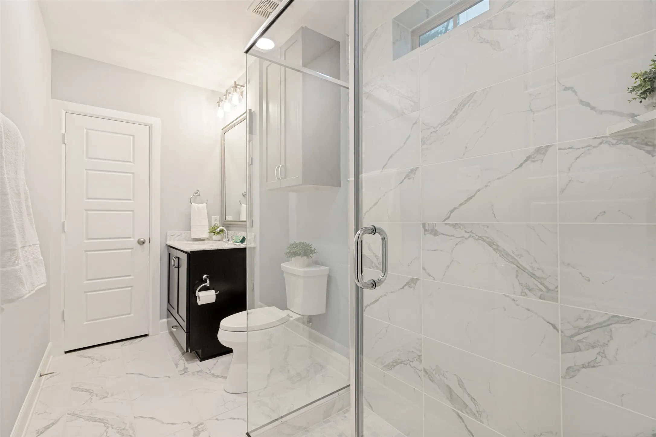 Townhouse For Sale in Dallas County , 746 Spanish Oaks Place, Dallas, Texas 75204, 3 Bedroom, 5 Bathroom, 2 Garage spaces, 2,330 Sqft, built in 2017, mls#21371160, Real Estate Agent in Dallas, Homes For Sale in Dallas county, Homes For Sale in Dallas, Realtor in Dallas Texas, Real Estate Brokerage Independent Realty Texas, Luminita Cordes Realtor