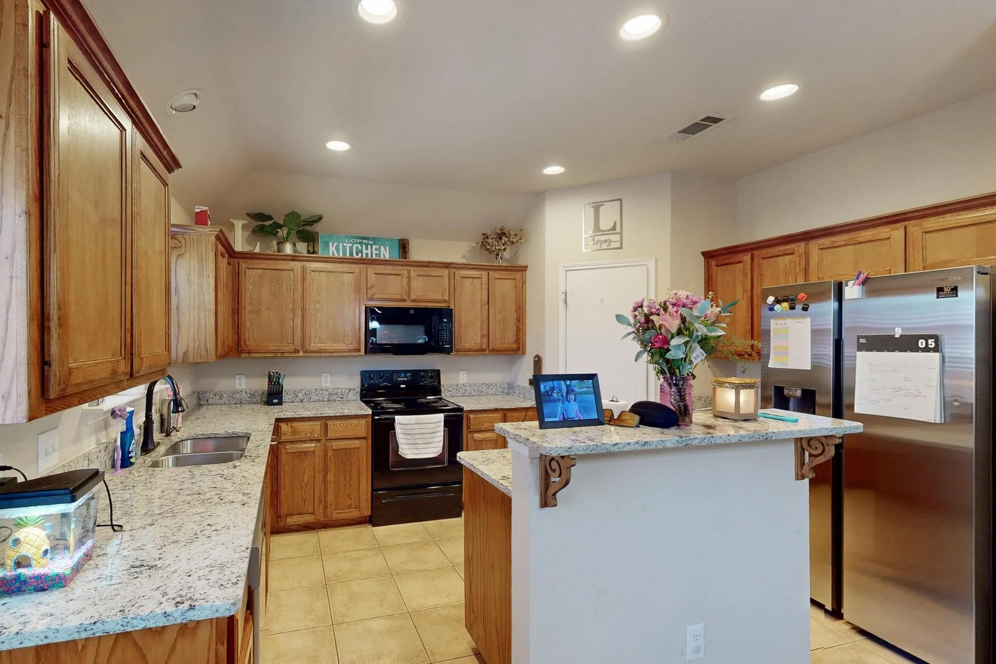 Single Family Residence For Sale in Tarrant County , 337 Grace Circle, Hurst, Texas 76053, 3 Bedroom, 2 Bathroom, 2 Garage spaces, 1,543 Sqft, built in 2008, mls#21371925, Real Estate Agent in Hurst, Homes For Sale in Tarrant county, Homes For Sale in Hurst, Realtor in Hurst Texas, Real Estate Brokerage Independent Realty Texas, Luminita Cordes Realtor